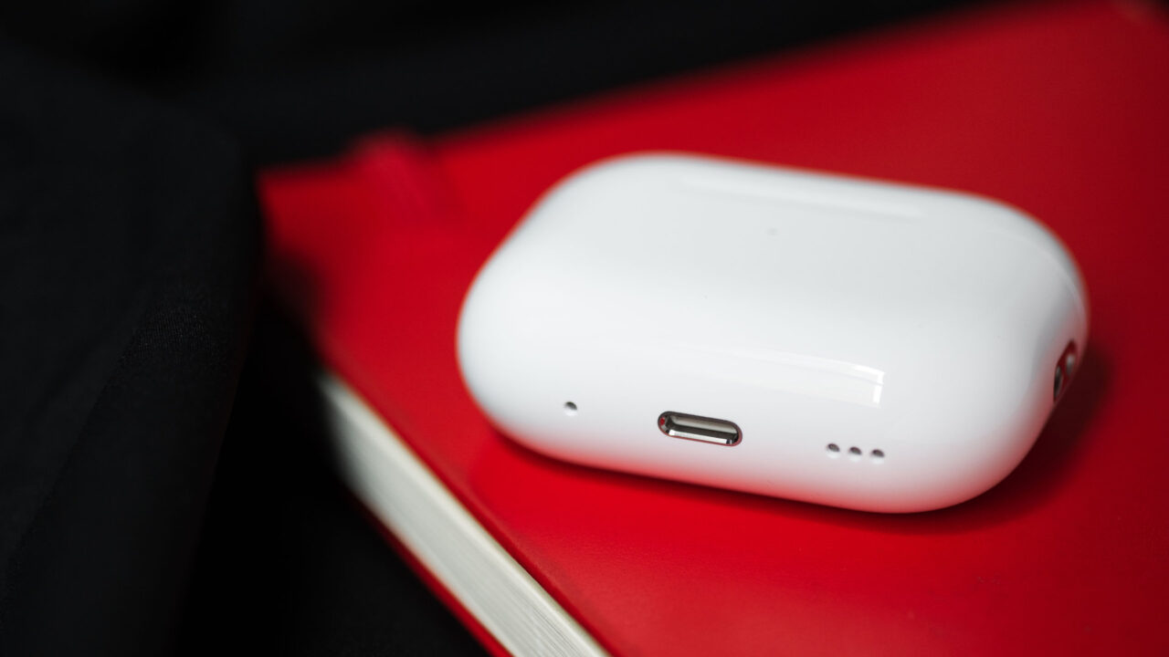 AirPod case flashing green? Here's how to fix it Android Authority