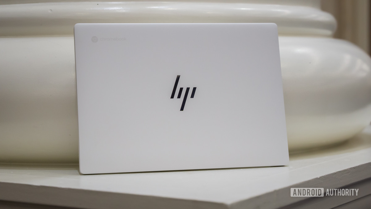 HP Dragonfly Pro Chromebook 14 at CES 2023 1