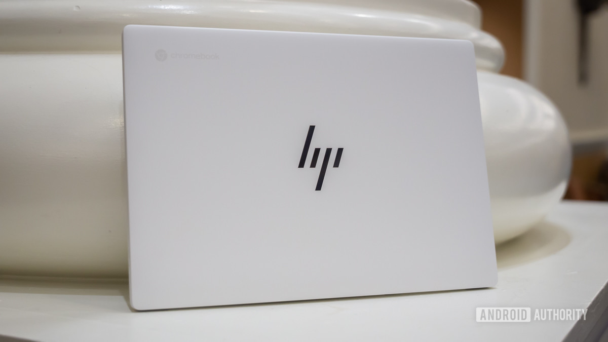 HP Dragonfly Pro Chromebook 14 at CES 2023 3