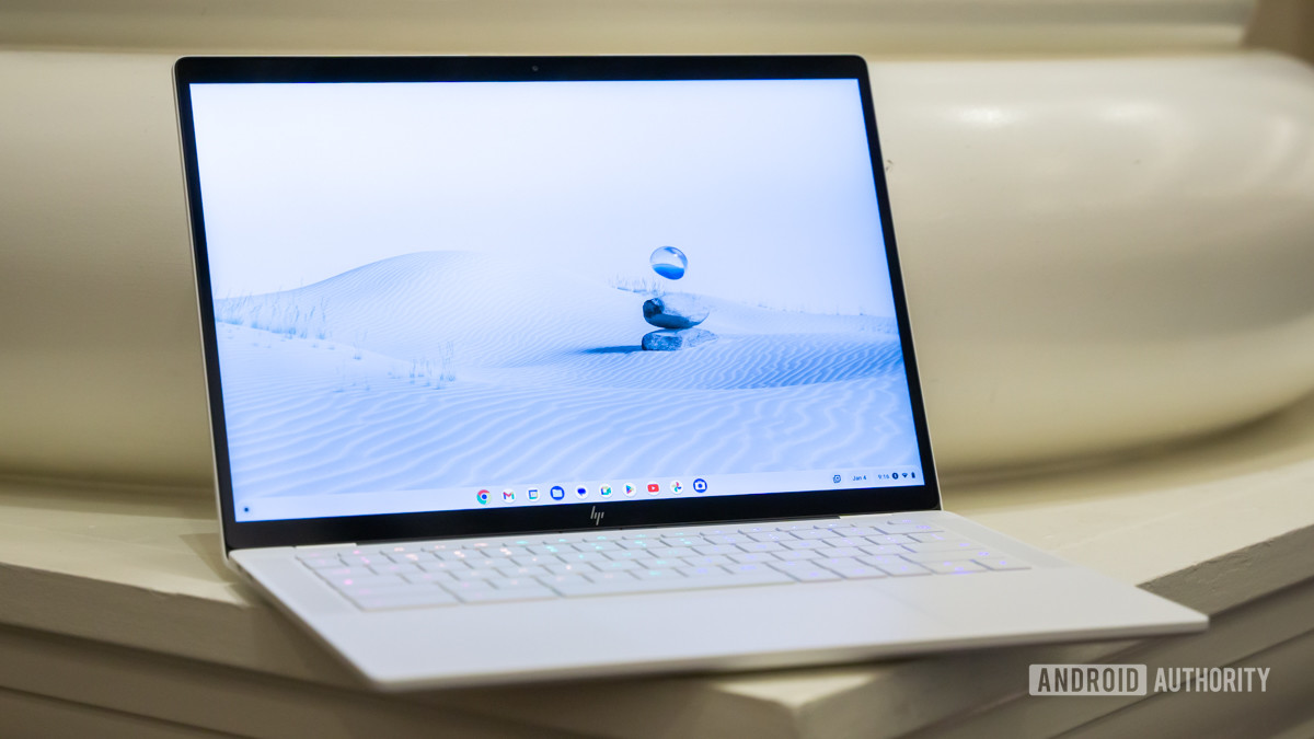 HP Dragonfly Pro Chromebook 14 at CES 2023 5