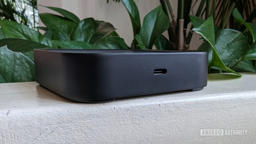 Samsung's new SmartThings Station is a hub, smart button, and wireless