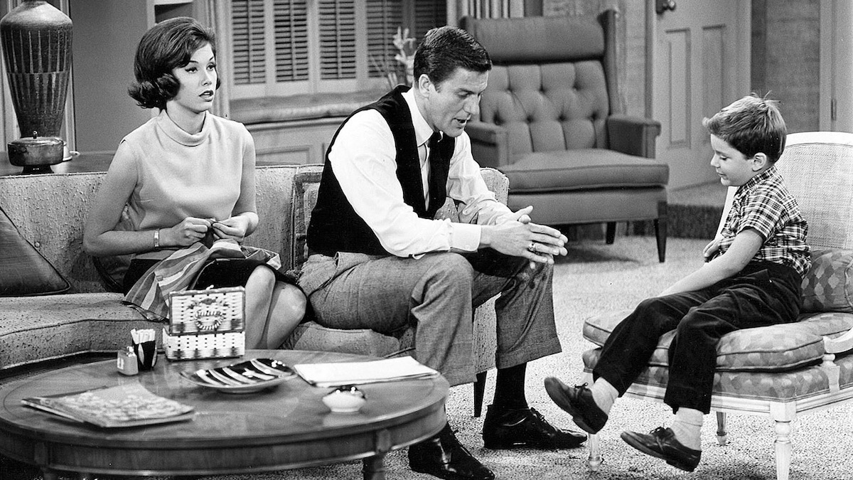 Dick Van Dyke, Mary Tyler Moore, and a child in The Dick Van Dyke Show - best shows on freevee