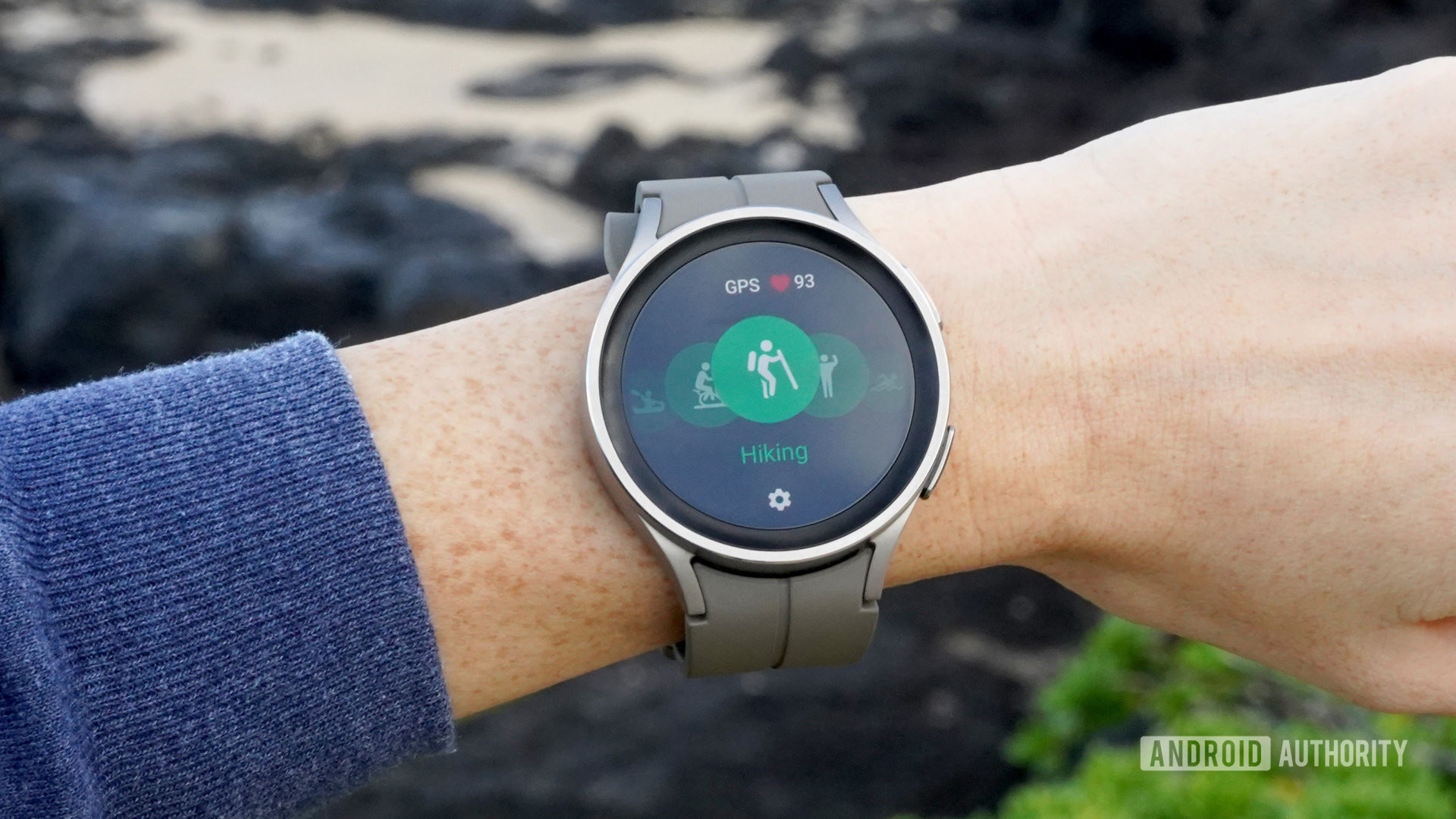 A Galaxy Watch 5 Pro user initiates a Hiking workout.