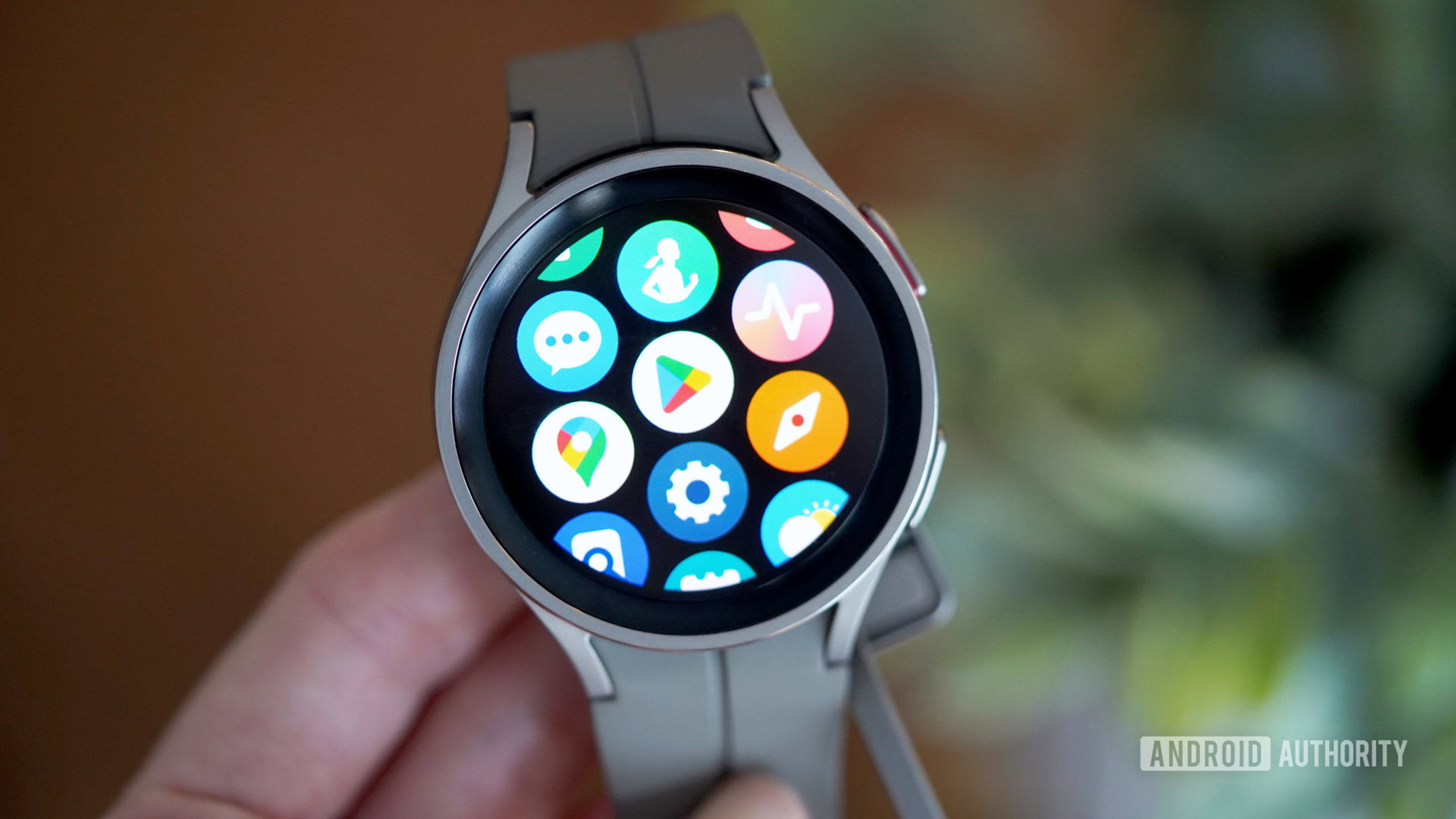 Un Samsung Galaxy Watch 5 Pro muestra su galería de aplicaciones.