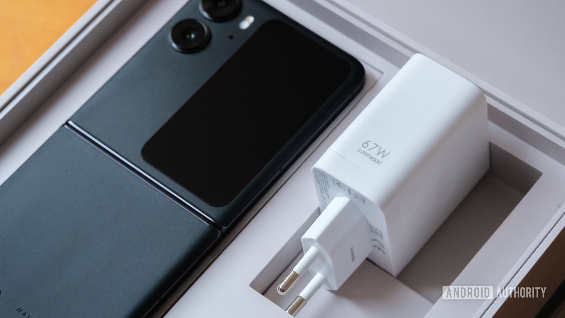 Oppo Find N2 Flip SuperVOOC charger