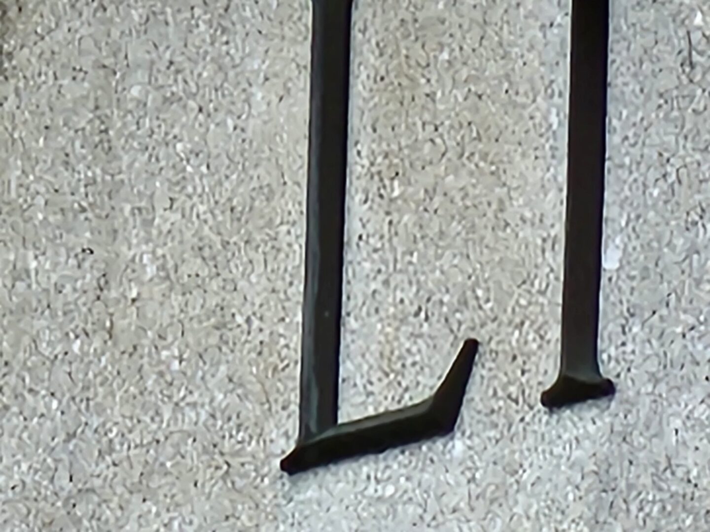 What is a periscope camera lens, and how does it work?