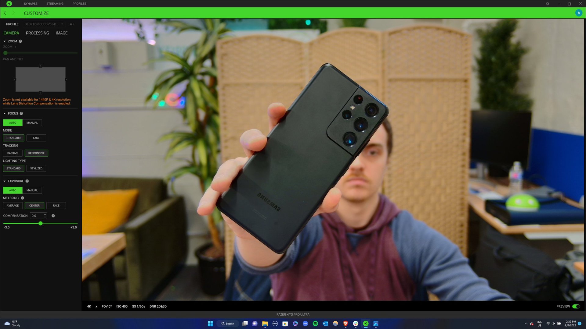 kiyo pro ultra holding phone to screen