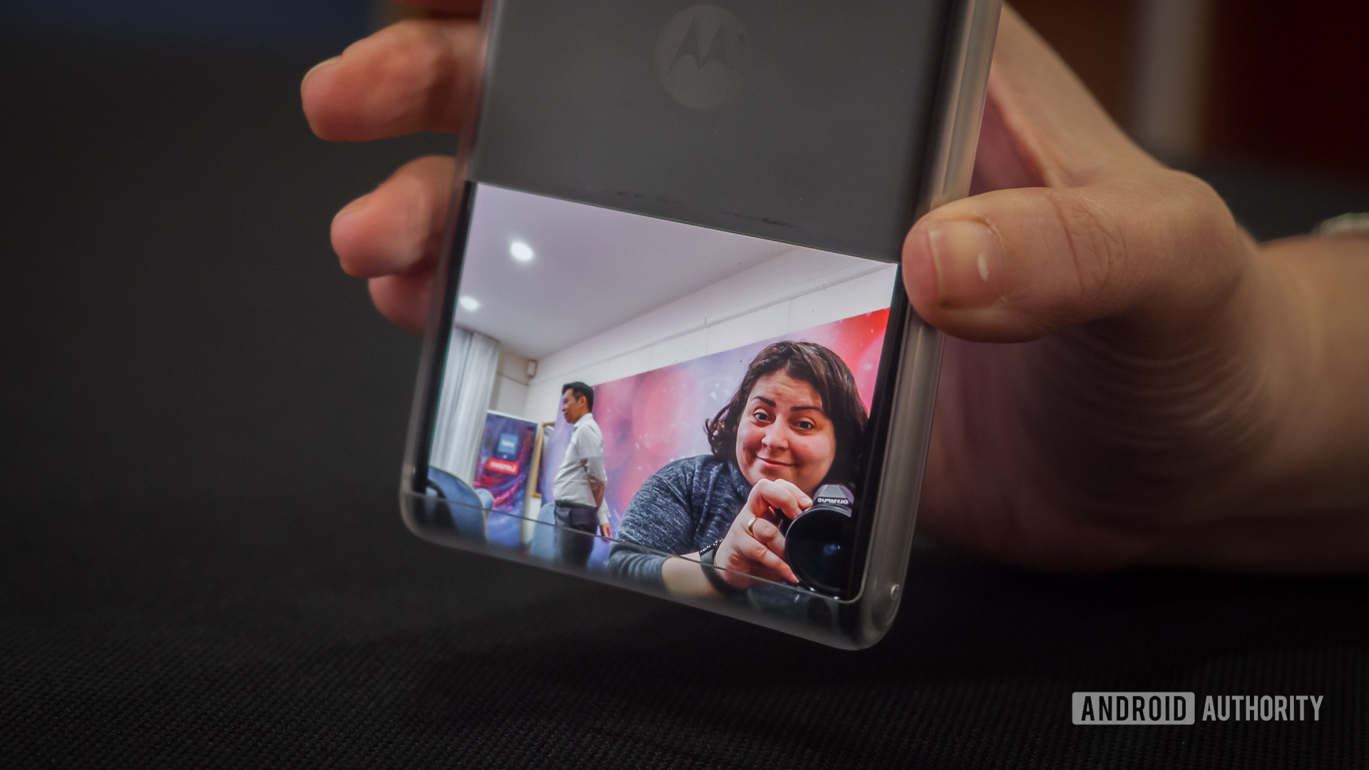 Motorola rizr oprolbare telefoon achteruitrijcamera voorbeeld