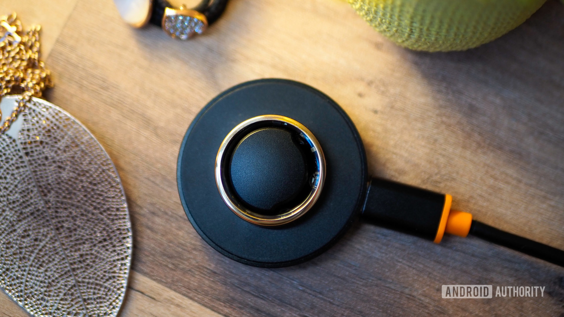 oura ring 3 charging puck 1