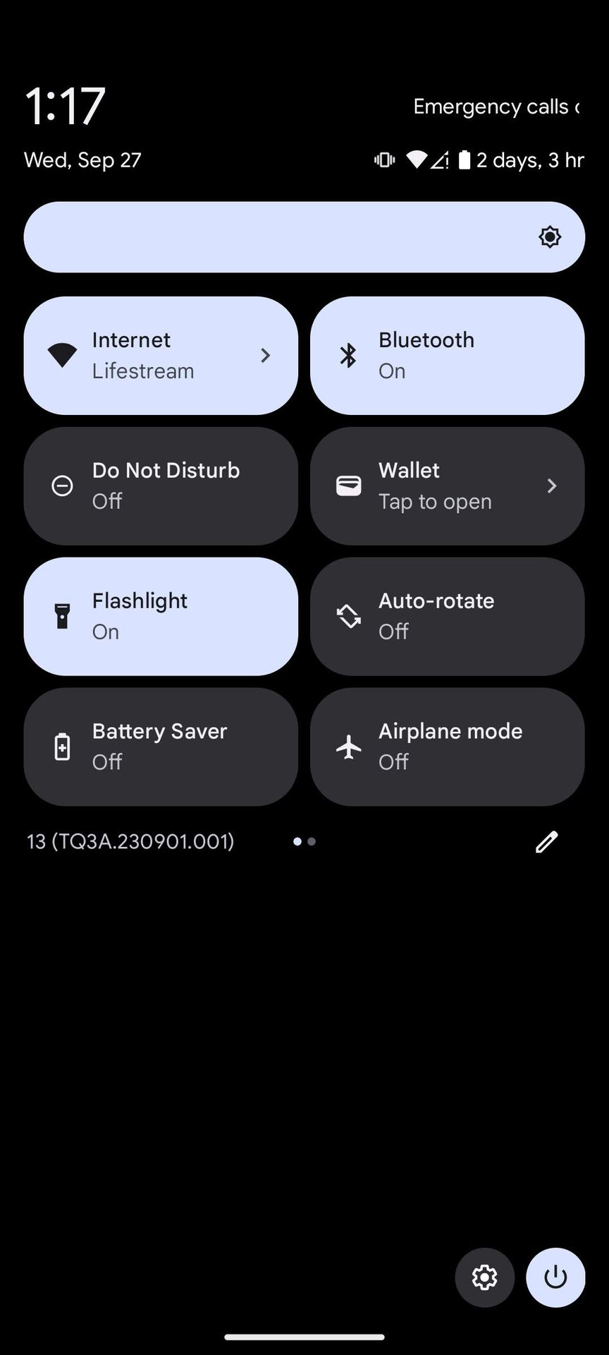 How to turn on the flashlight using Android Quick Settings (3)