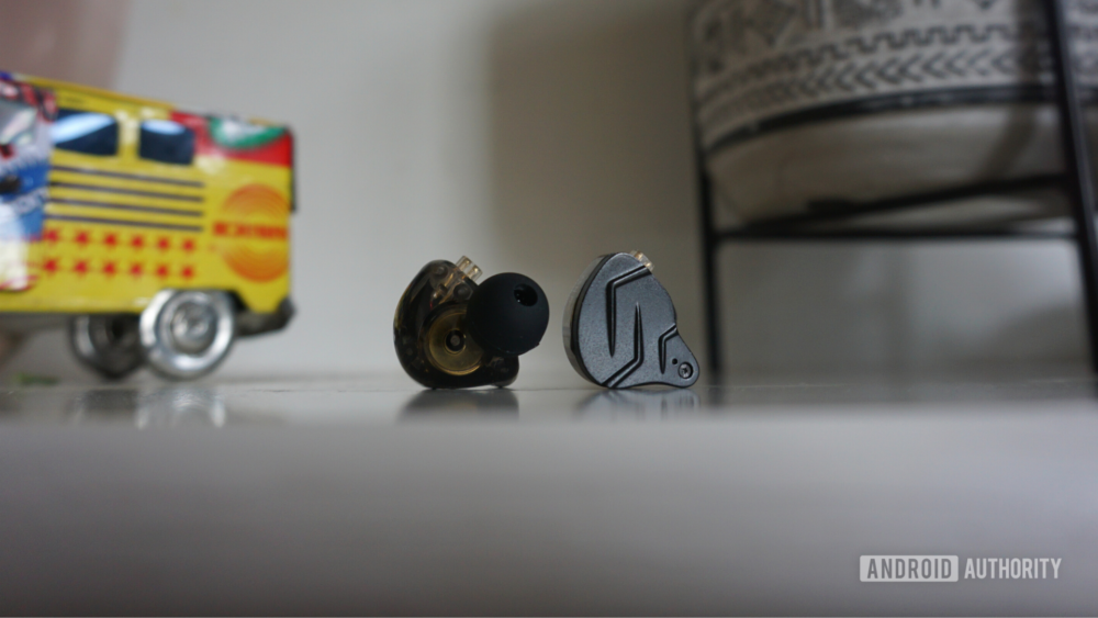 IEM vs earbuds What's the difference? Android Authority