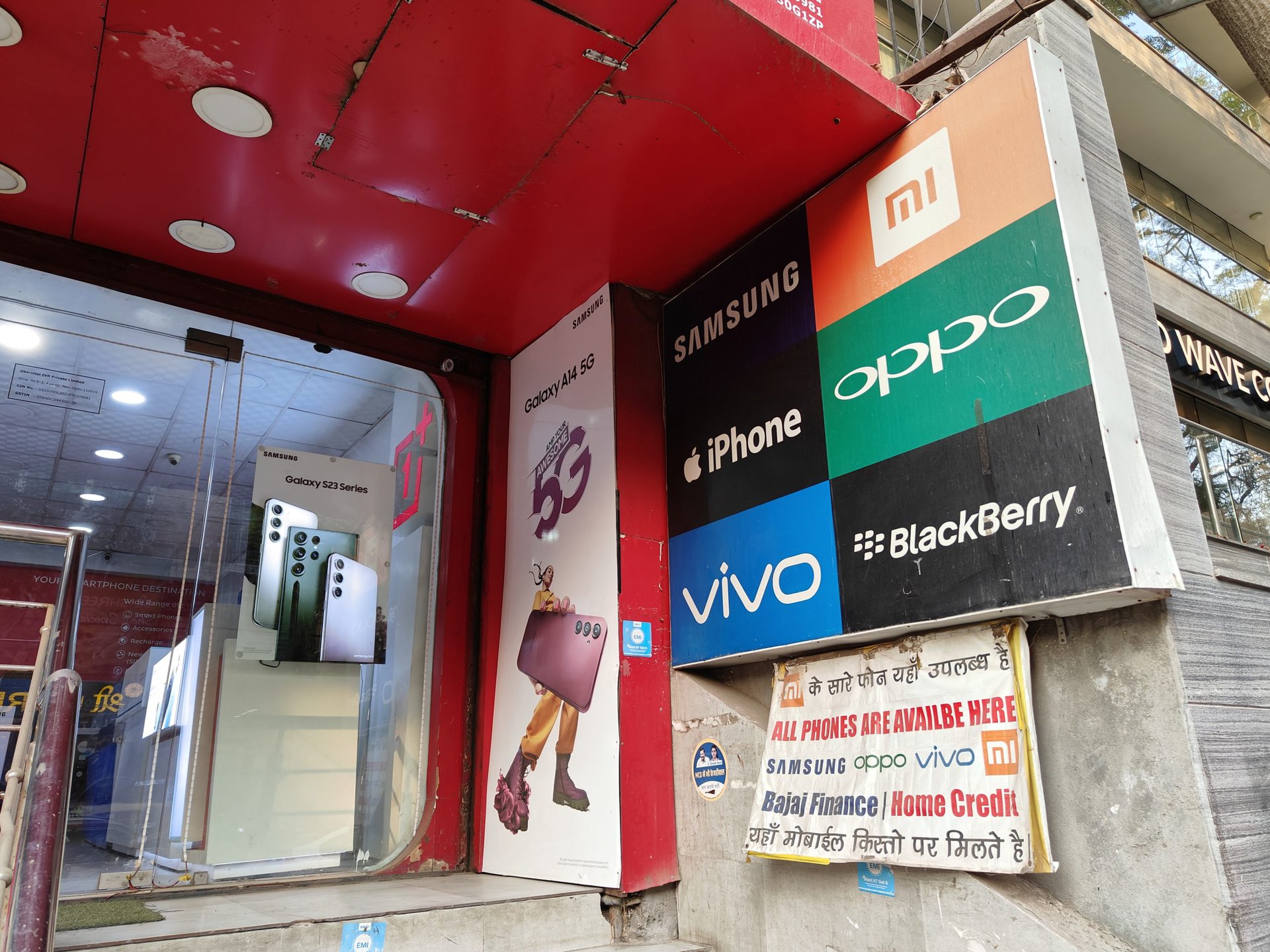 oneplus 11r camera sample outside phone store
