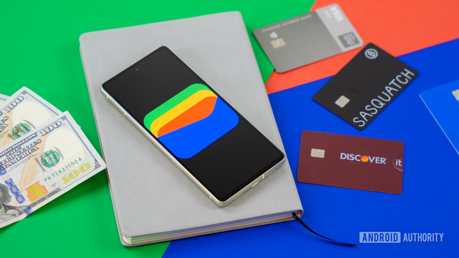 Google Wallet logo on smartphone next to credit cards and cash Stock photo 10
