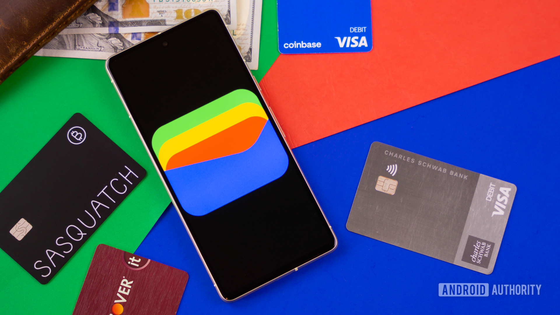 Google Wallet logo on smartphone next to credit cards and cash Stock photo 2