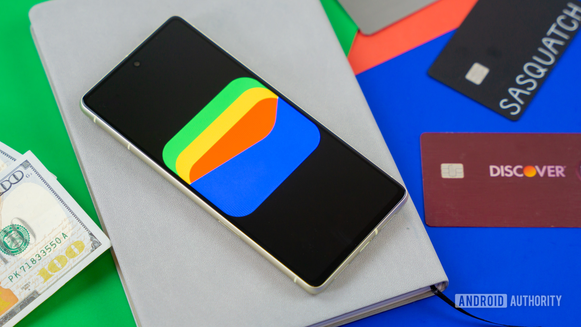 Google Wallet logo on smartphone next to credit cards and cash Stock photo 9
