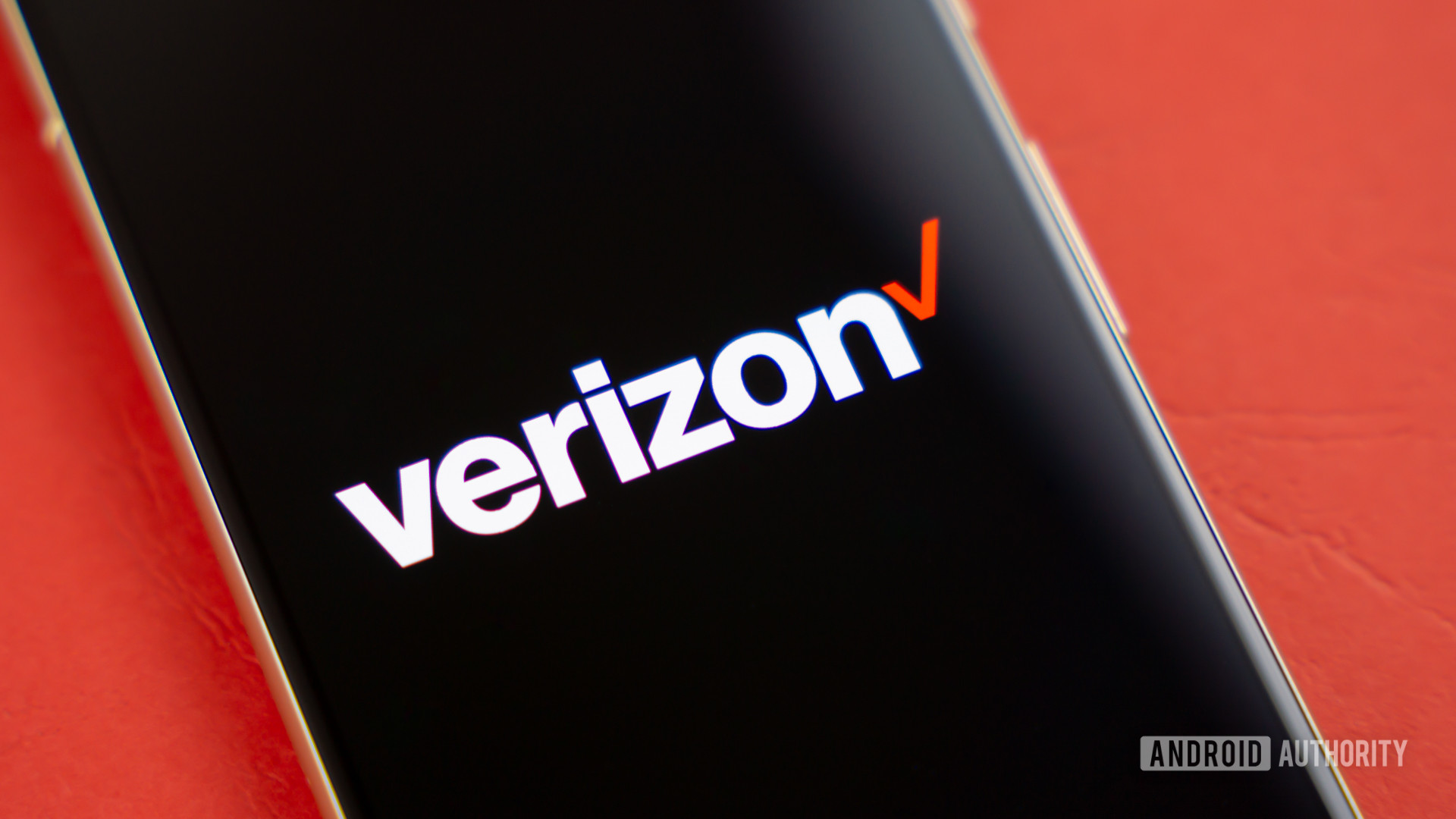 Verizon logo on smartphone with a colored background Stock photo 2