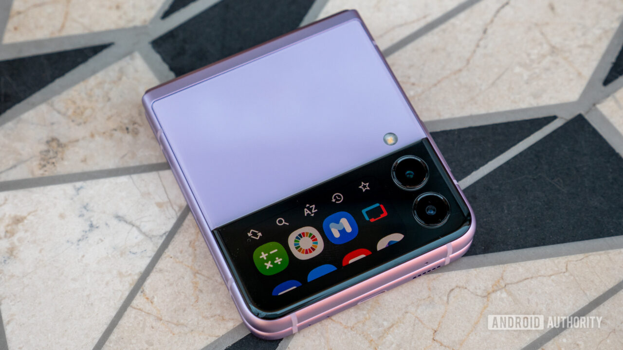 Coverscreen OS makes me excited for the Galaxy Z Flip 5