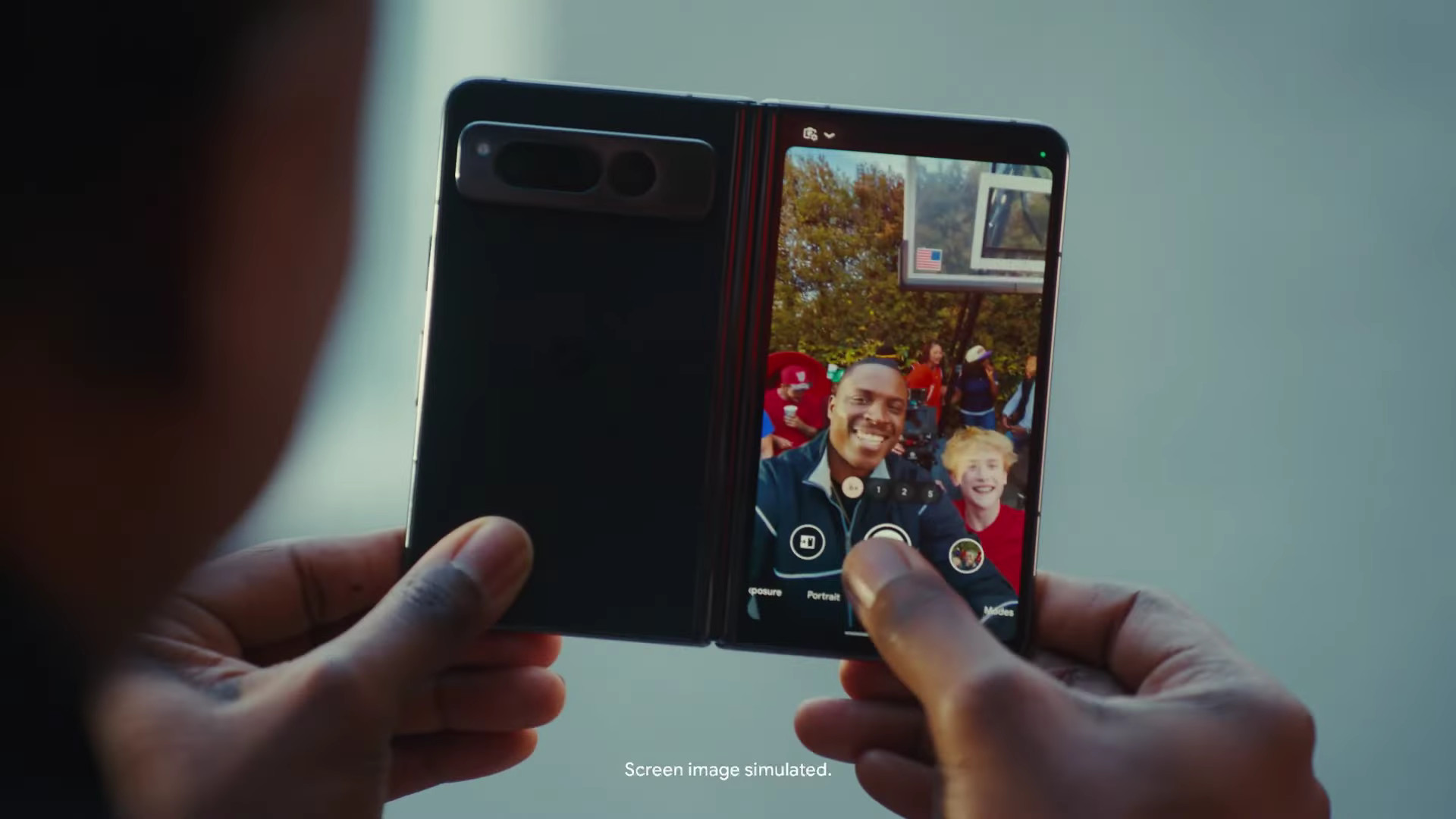 Google Pixel Fold cover screen selfie