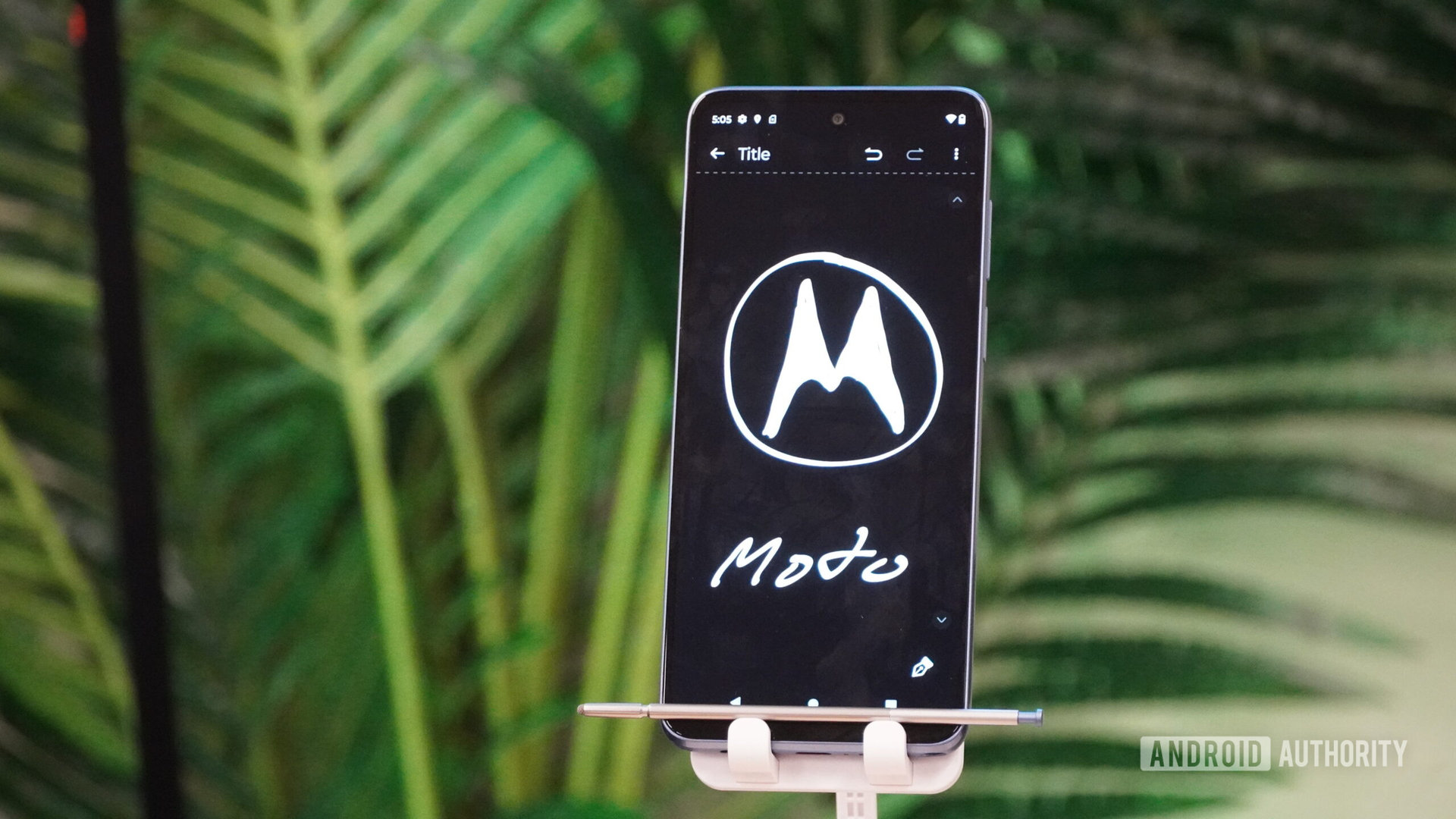 Motorola logo drawing on moto g stylus