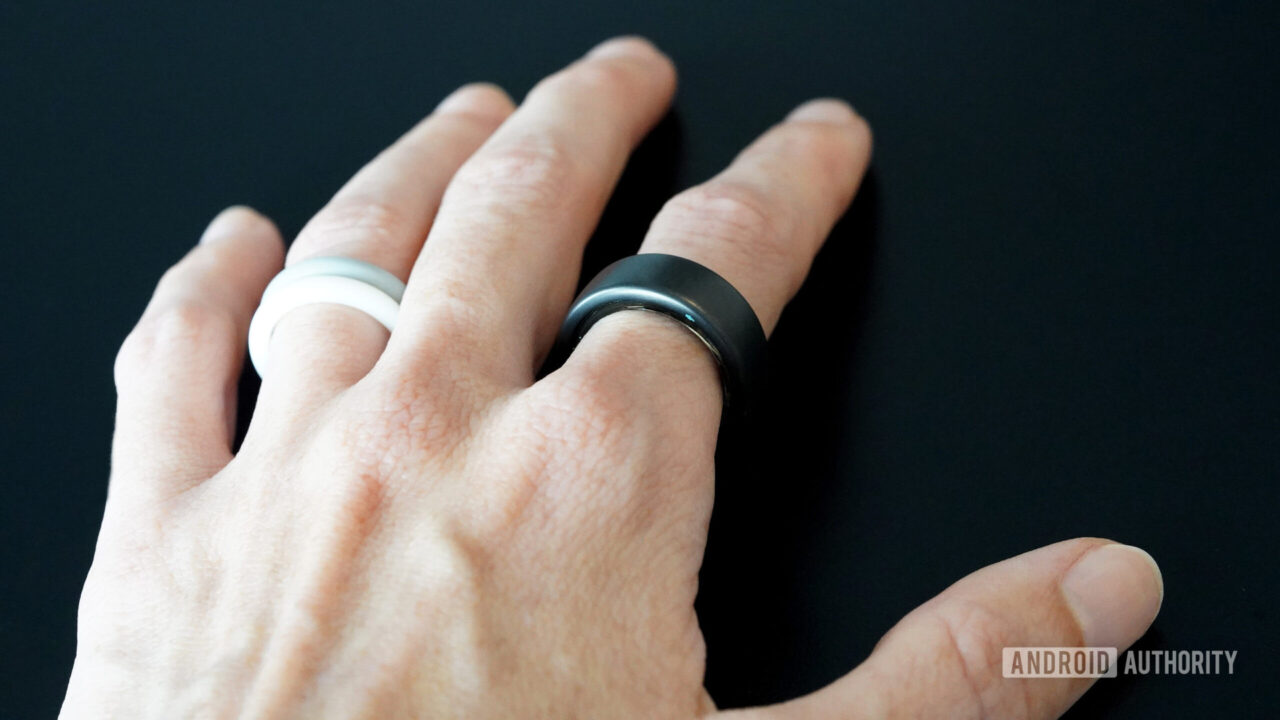 Oura Ring vs Fitbit Choosing the right fitness tracking device