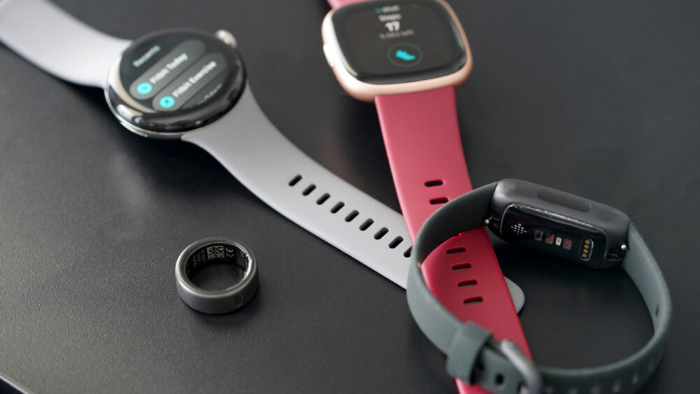 Oura Ring vs Fitbit Choosing the right fitness tracking device