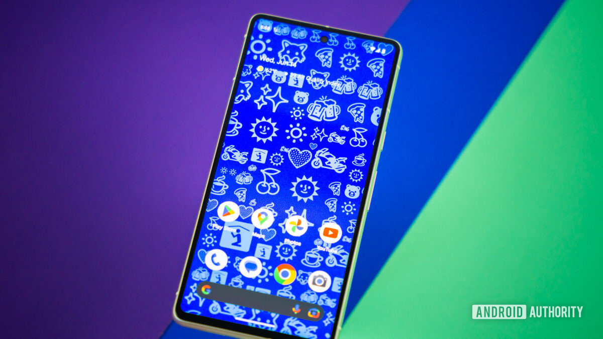 Android Emoji wallpapers on Android phone stock photo 1 1200w 675h 1