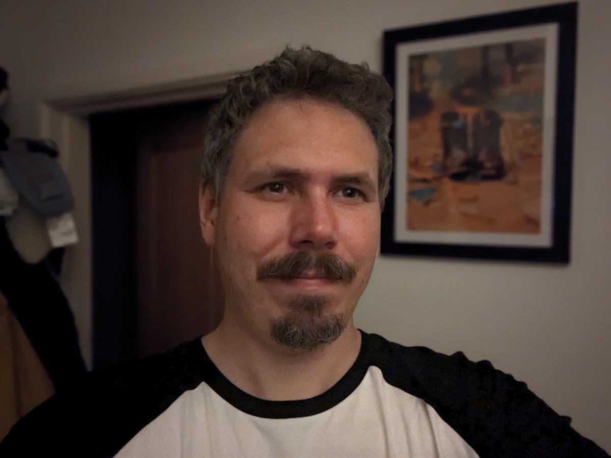 Google Pixel 7 Pro camera sample selfie low light