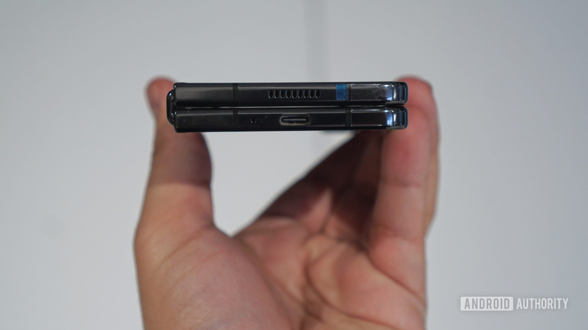 Galaxy Z Fold 5 gap in hinge resized
