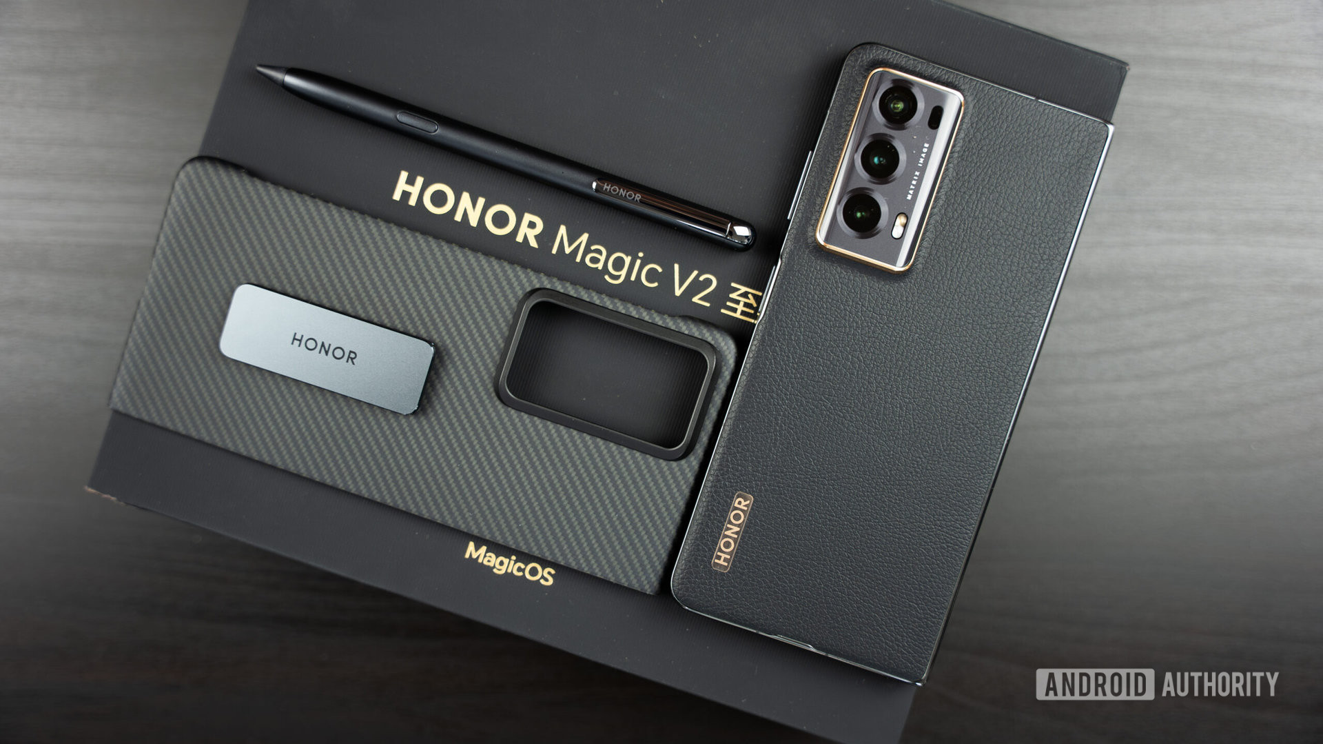 Honor Magic V2 Ultimate box case phone and stylus