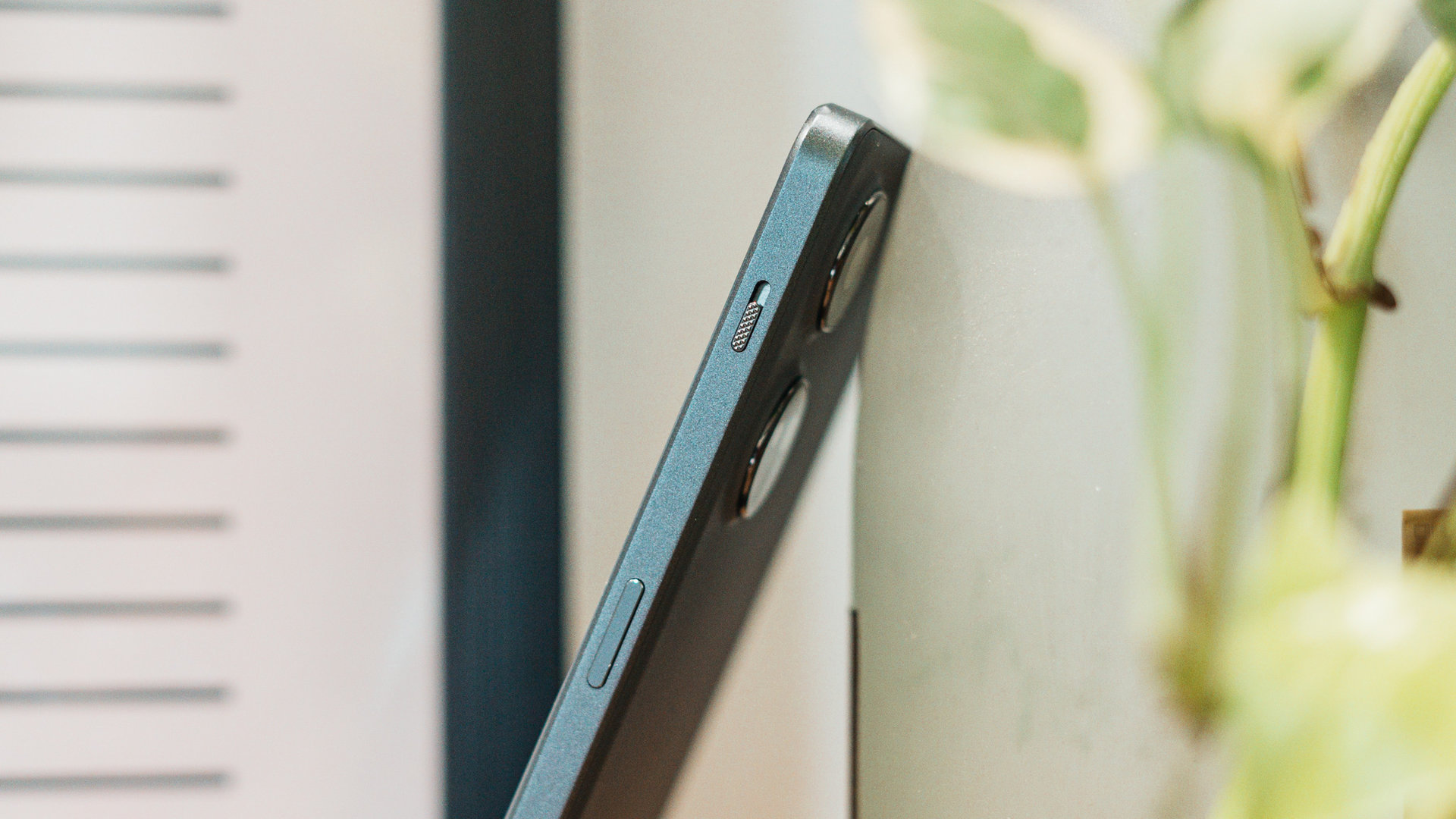 OnePlus Nord 3 side profile alert slider