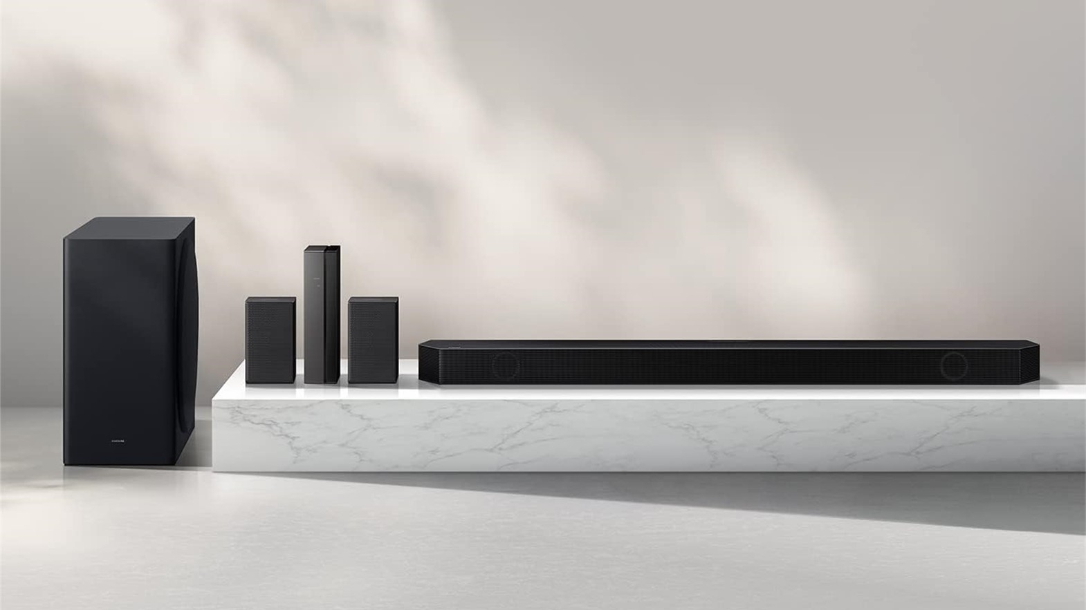 Imagen promocional de la barra de sonido de los altavoces traseros inalámbricos SAMSUNG HW Q910B 9.1.2ch