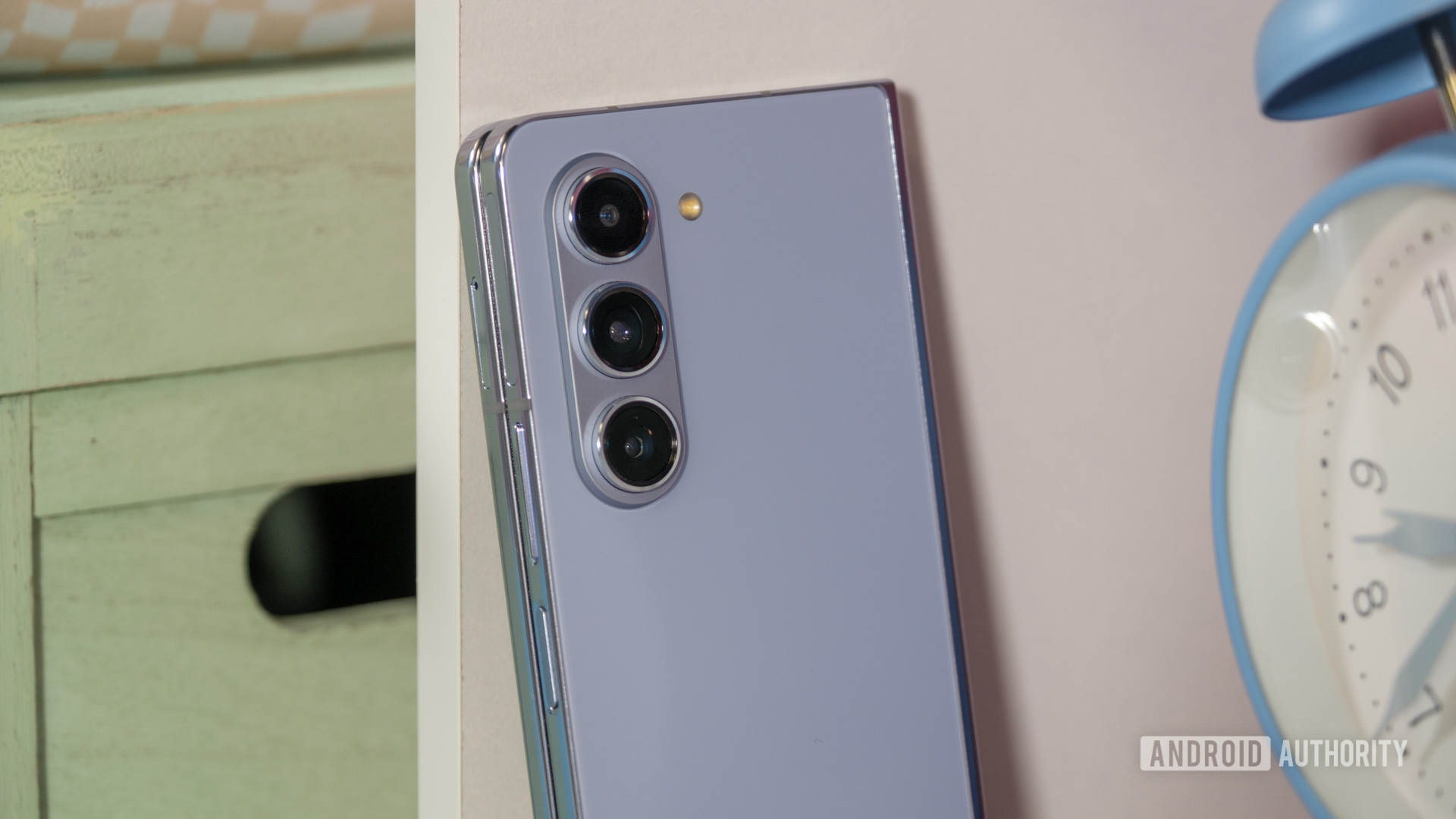 Samsung Galaxy Z Fold 5 cameras and buttons