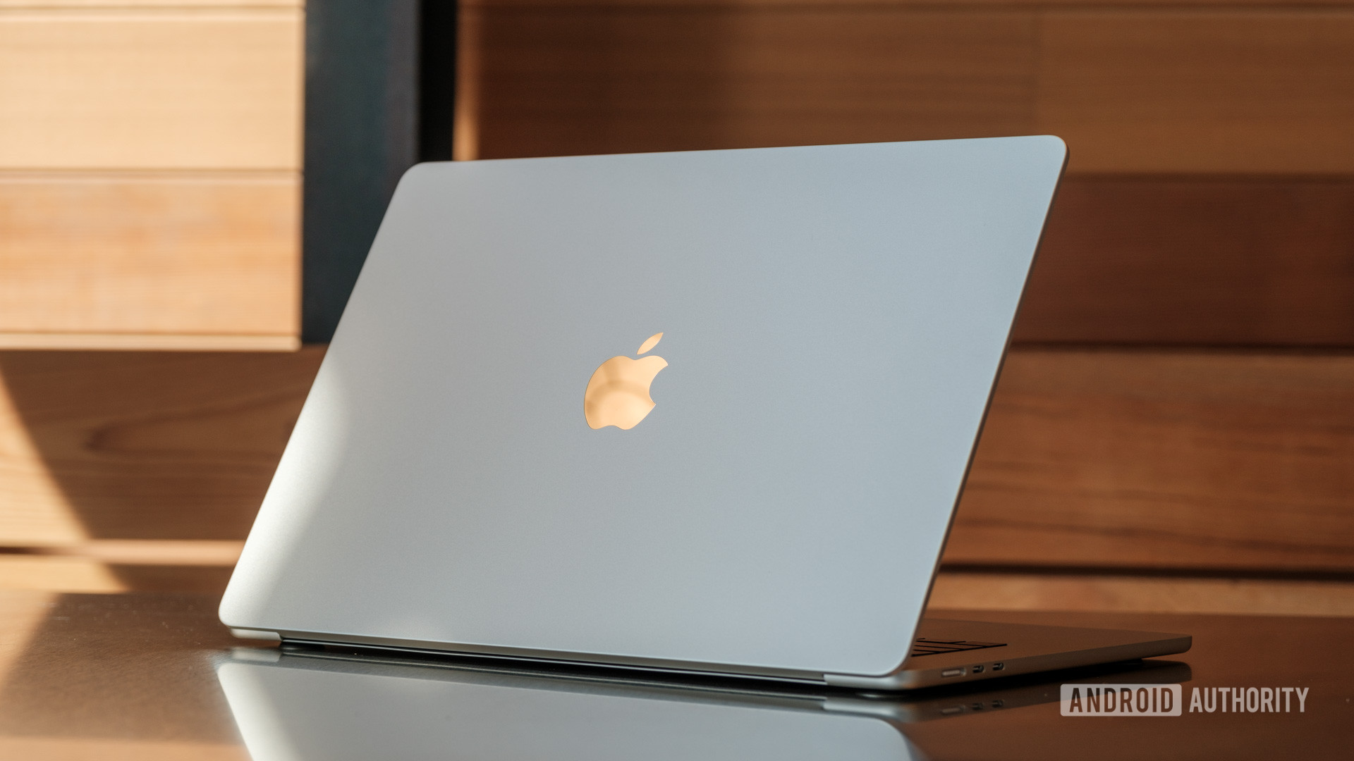 apple macbook air 15 inch lid