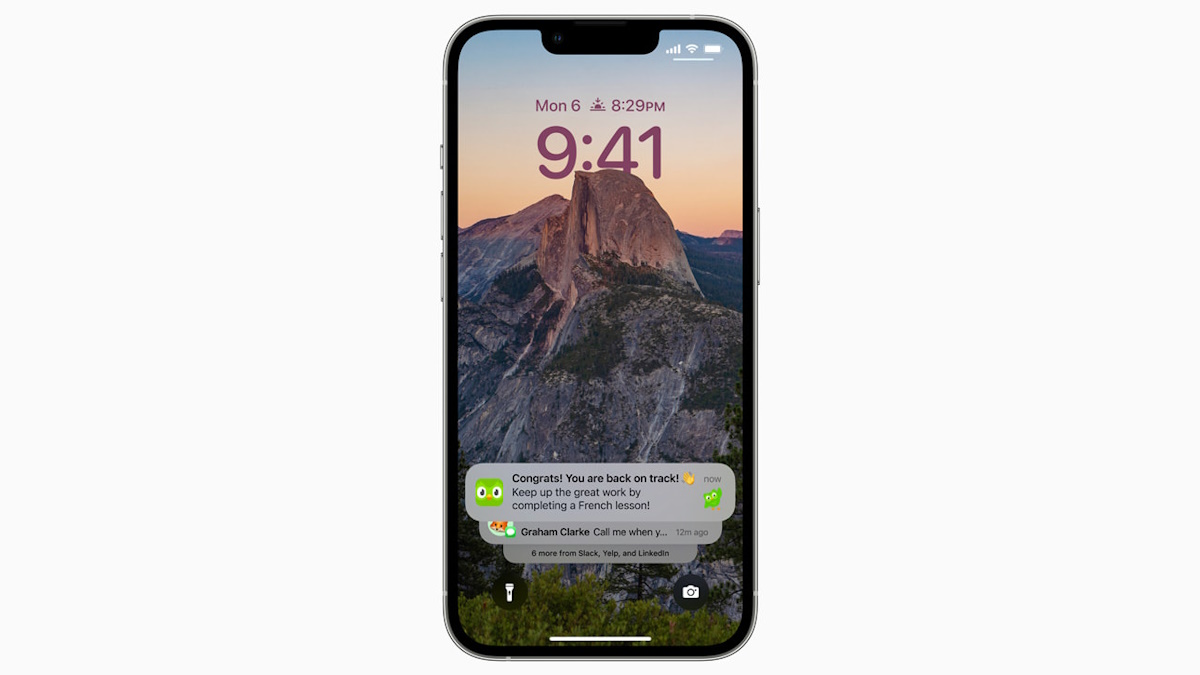 Apple WWDC22 iOS16 Lockscreen Notifications 220606 inline.jpg.medium