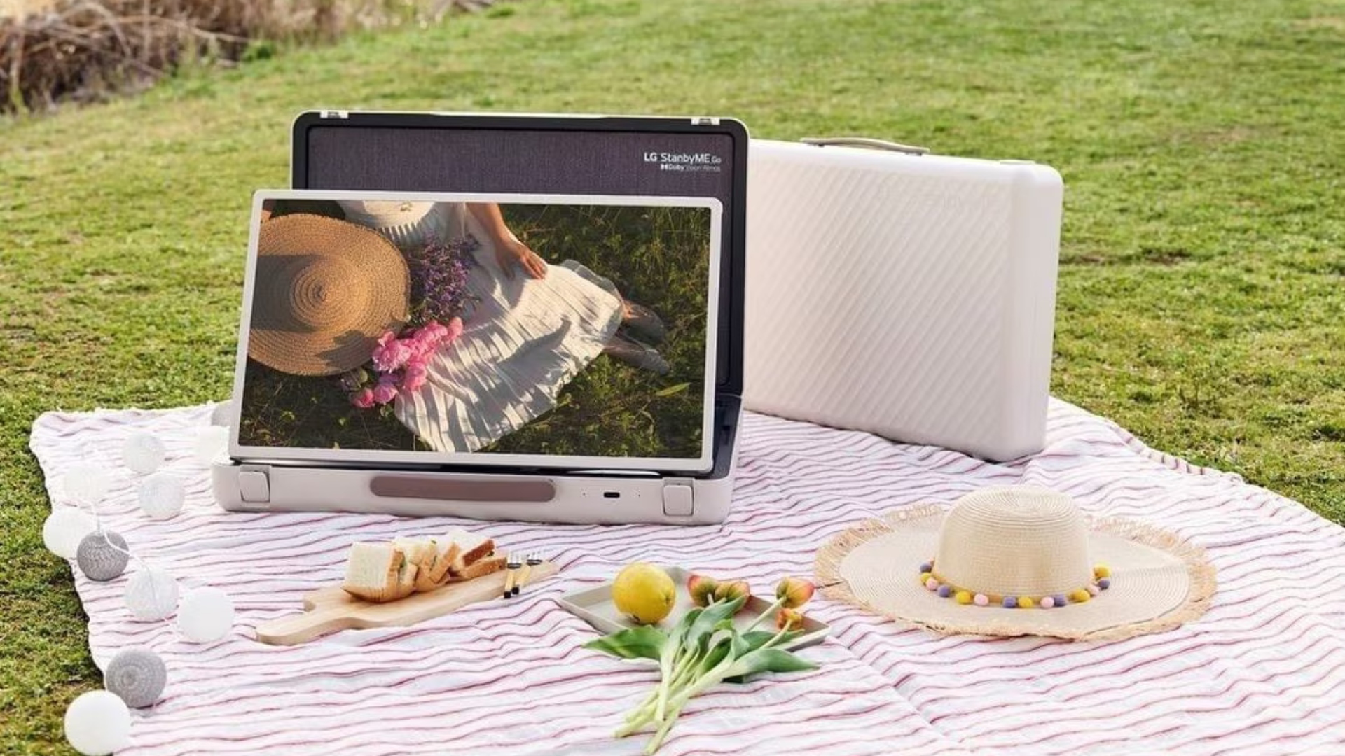 LG StanbyME Go Picnic portable tv