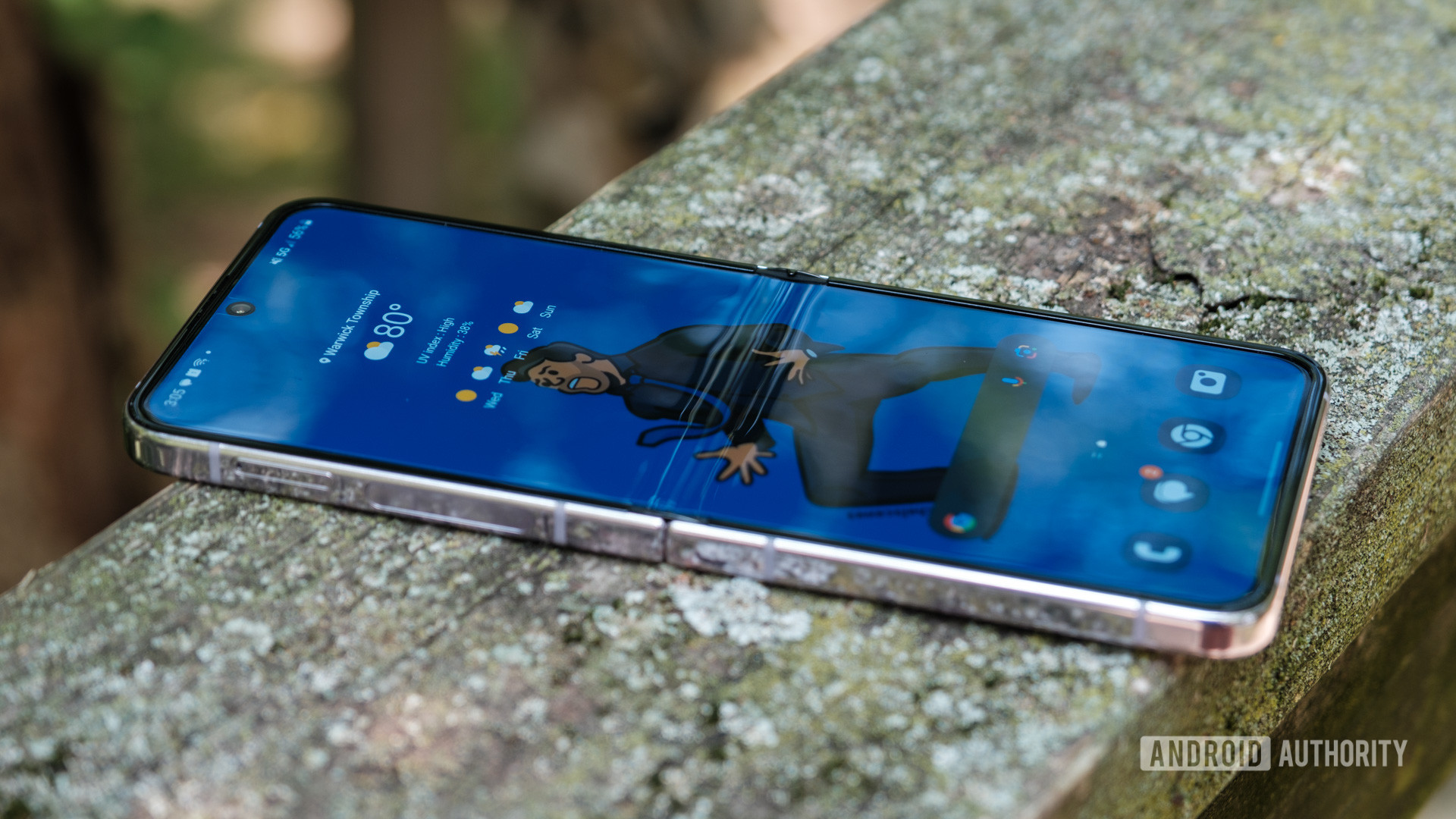 Samsung Galaxy Z Flip 5 crease