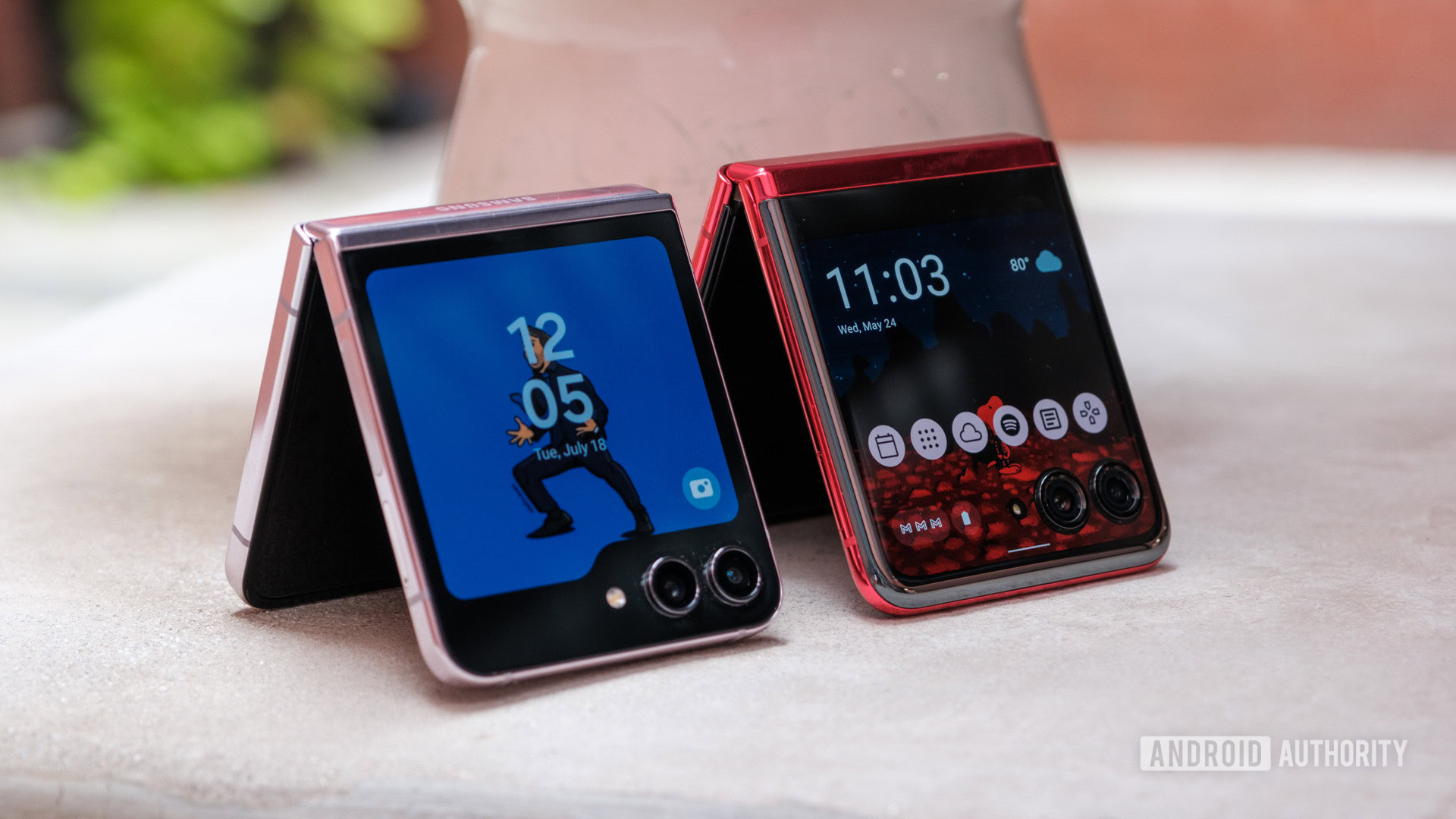 samsung galaxy z flip 5 vs motorola razr plus tienda plegable