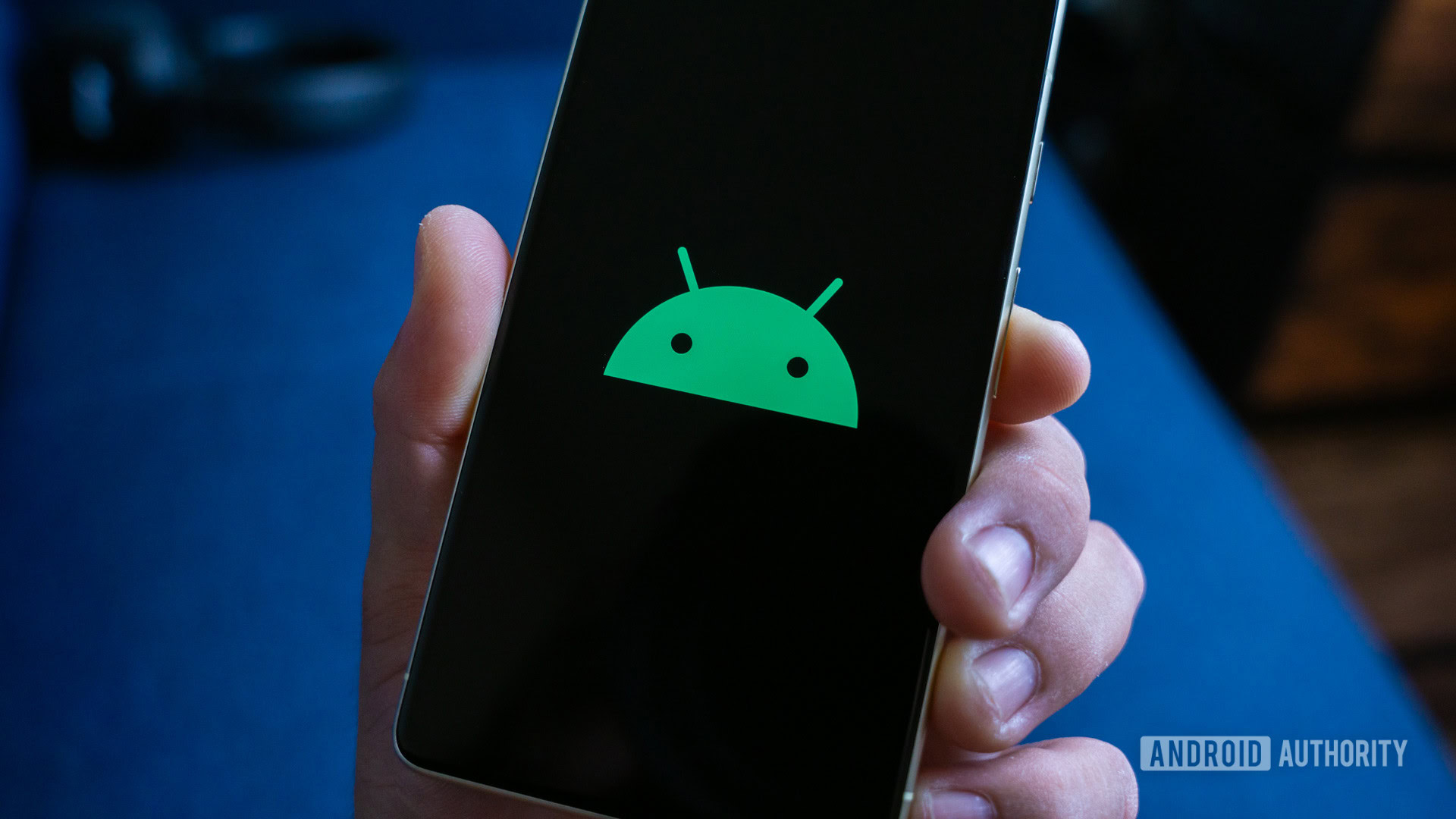 Android logo on smartphone stock photo (11)