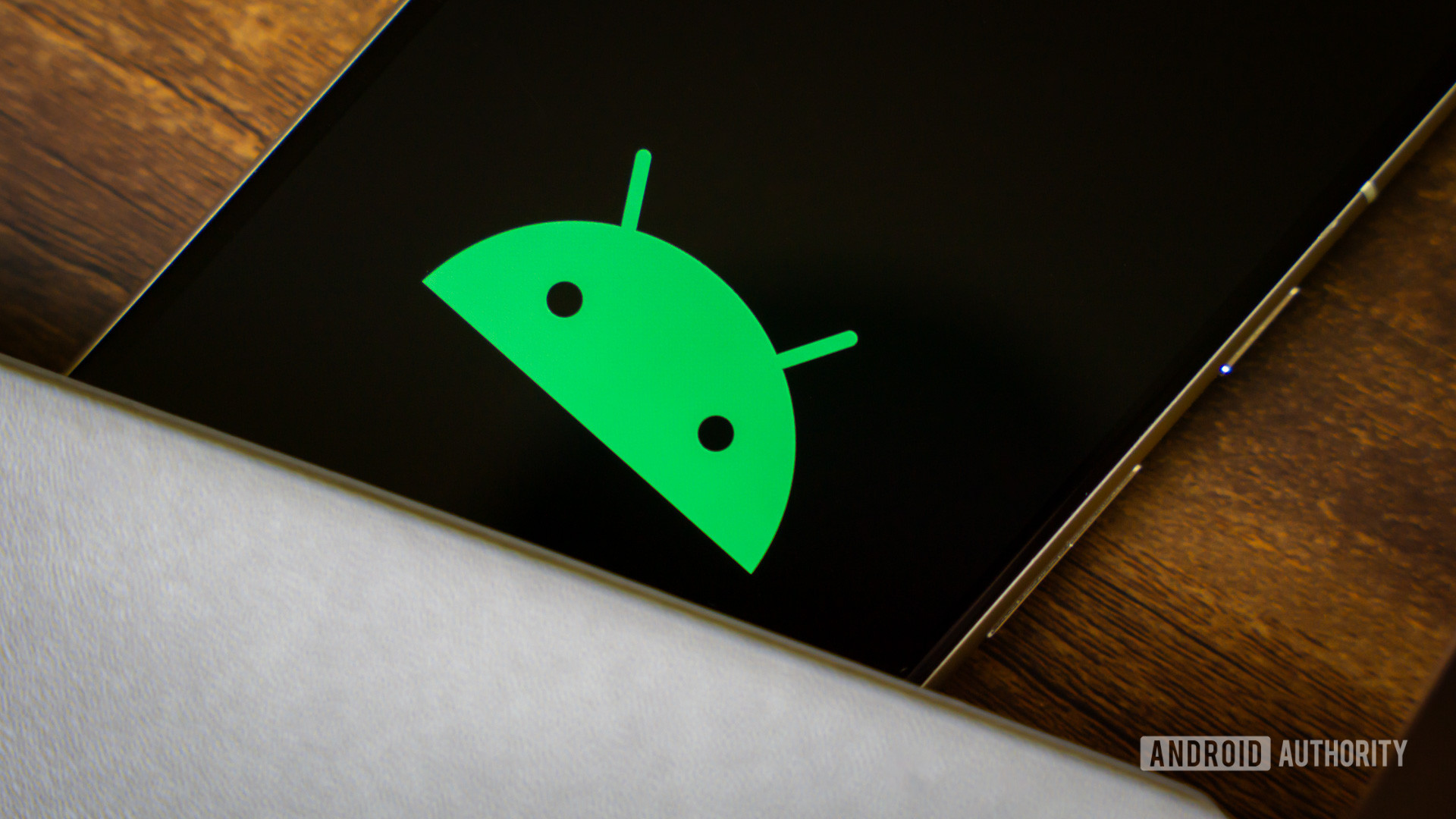 Android logo on smartphone stock photo (5)