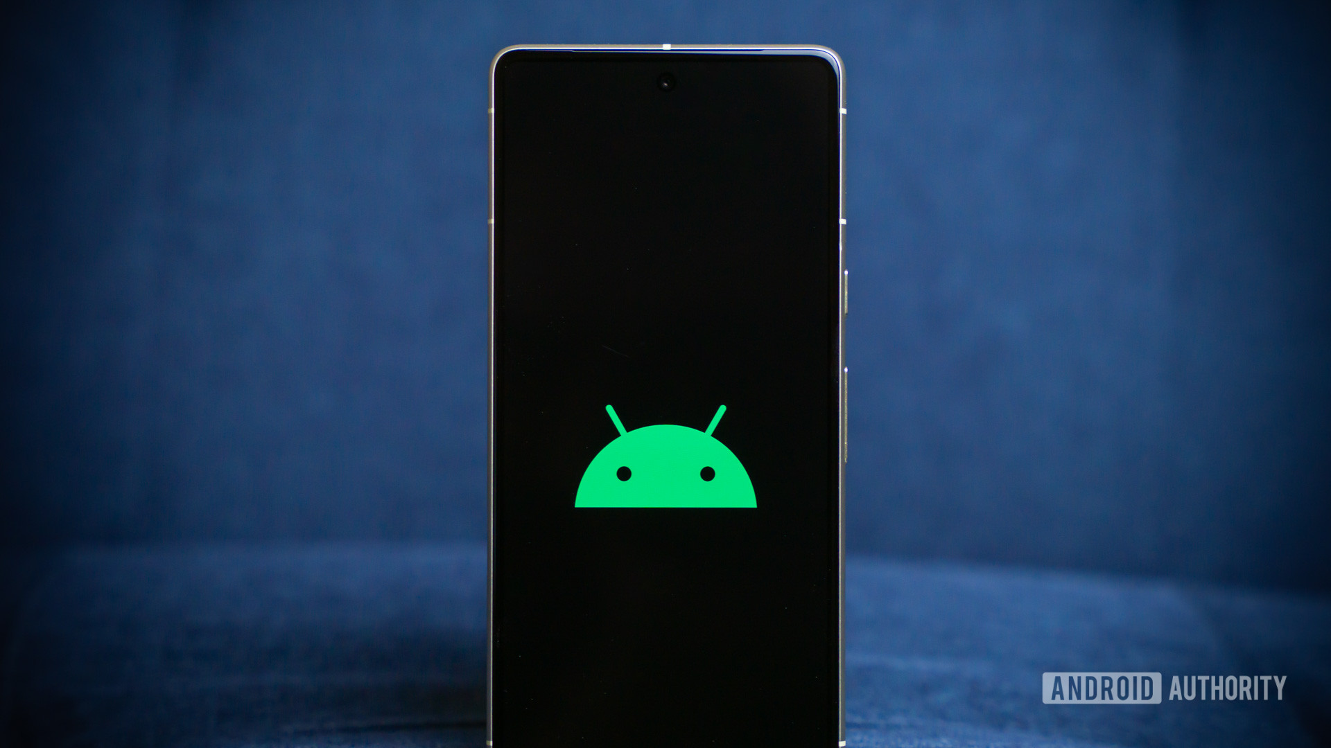 Android logo on smartphone stock photo (7)