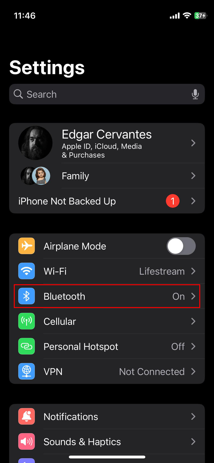 How to connect to Bluetooth headphones on iPhone (1)