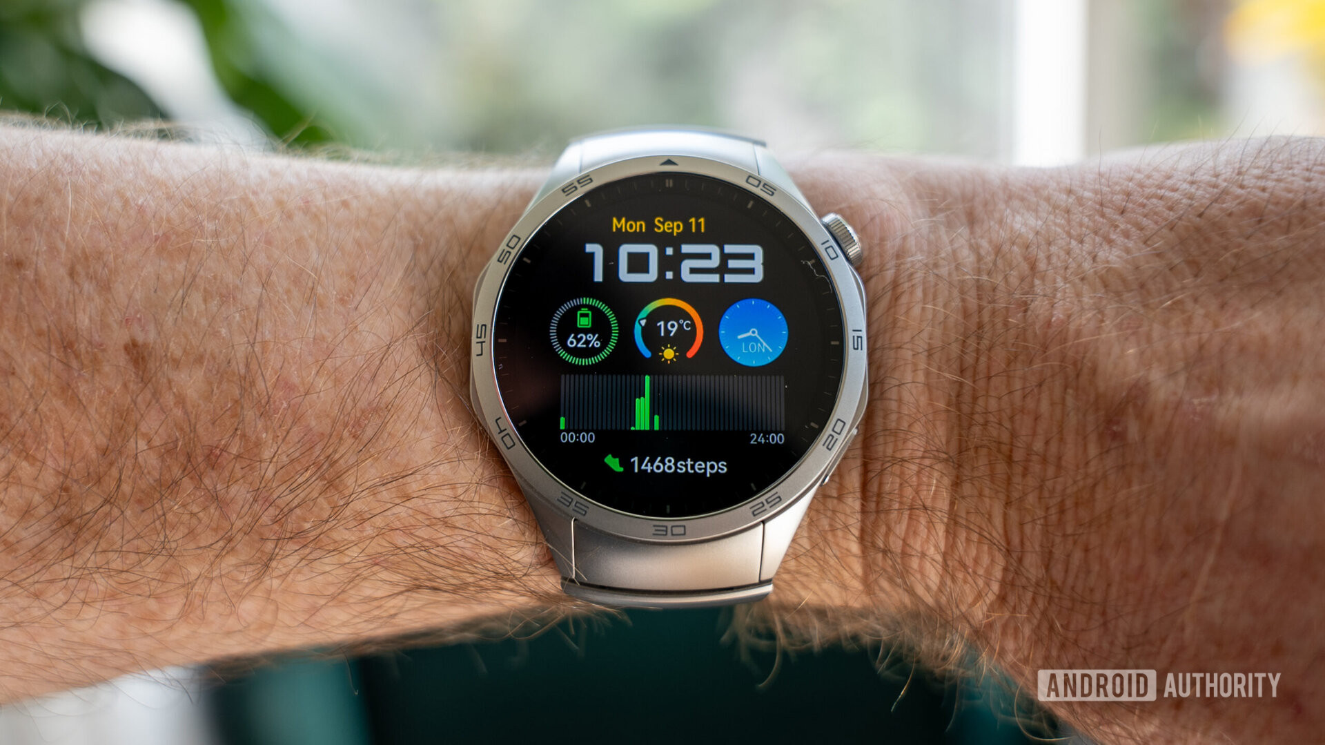 Huawei Watch GT 4 smartwatch activity tracker watchface on wrist