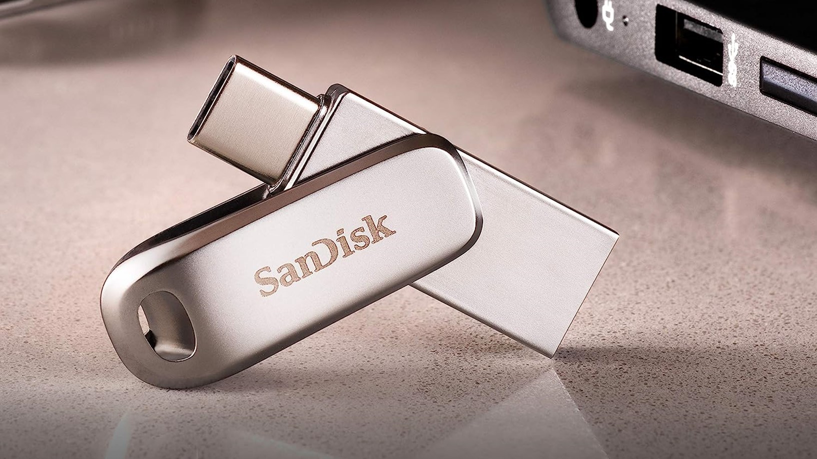 SanDisk 512GB Ultra Luxe Dual Flash Drive Promo Image