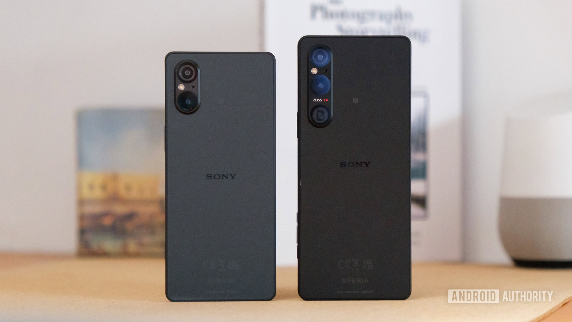 Sony Xperia 5 V vs Xperia 1 V en pie