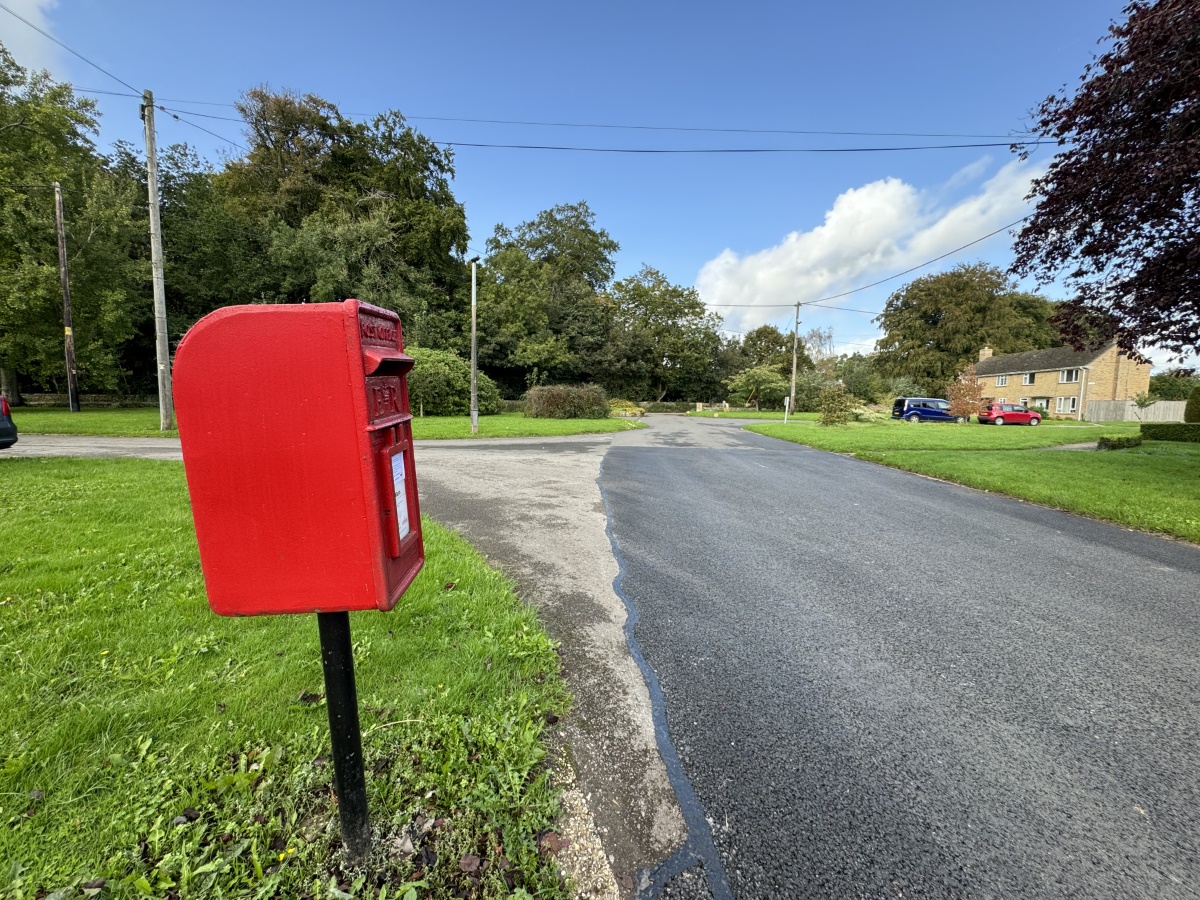 iPhone 15 Pro camera sample color postbox ultrawide