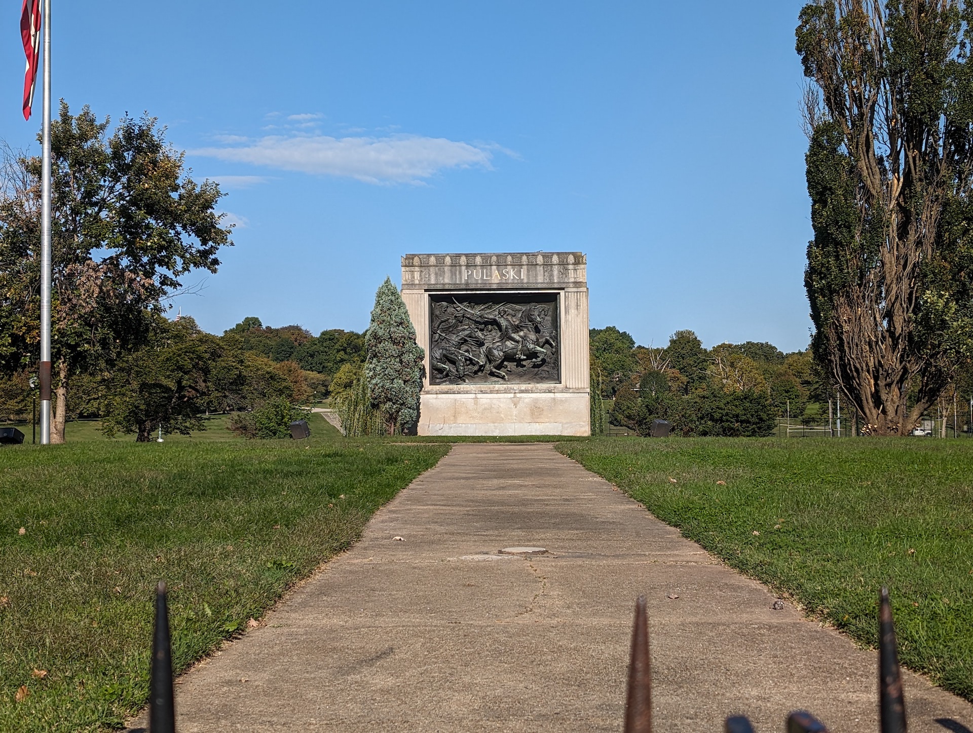 Google Pixel 8 Pro Pulaski monument 2x
