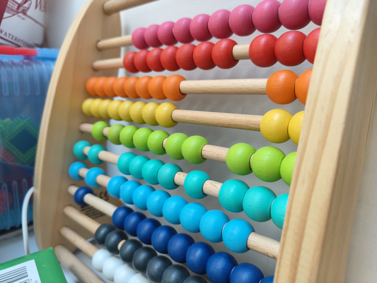 Oppo Find N3 Flip camera sample color abacus