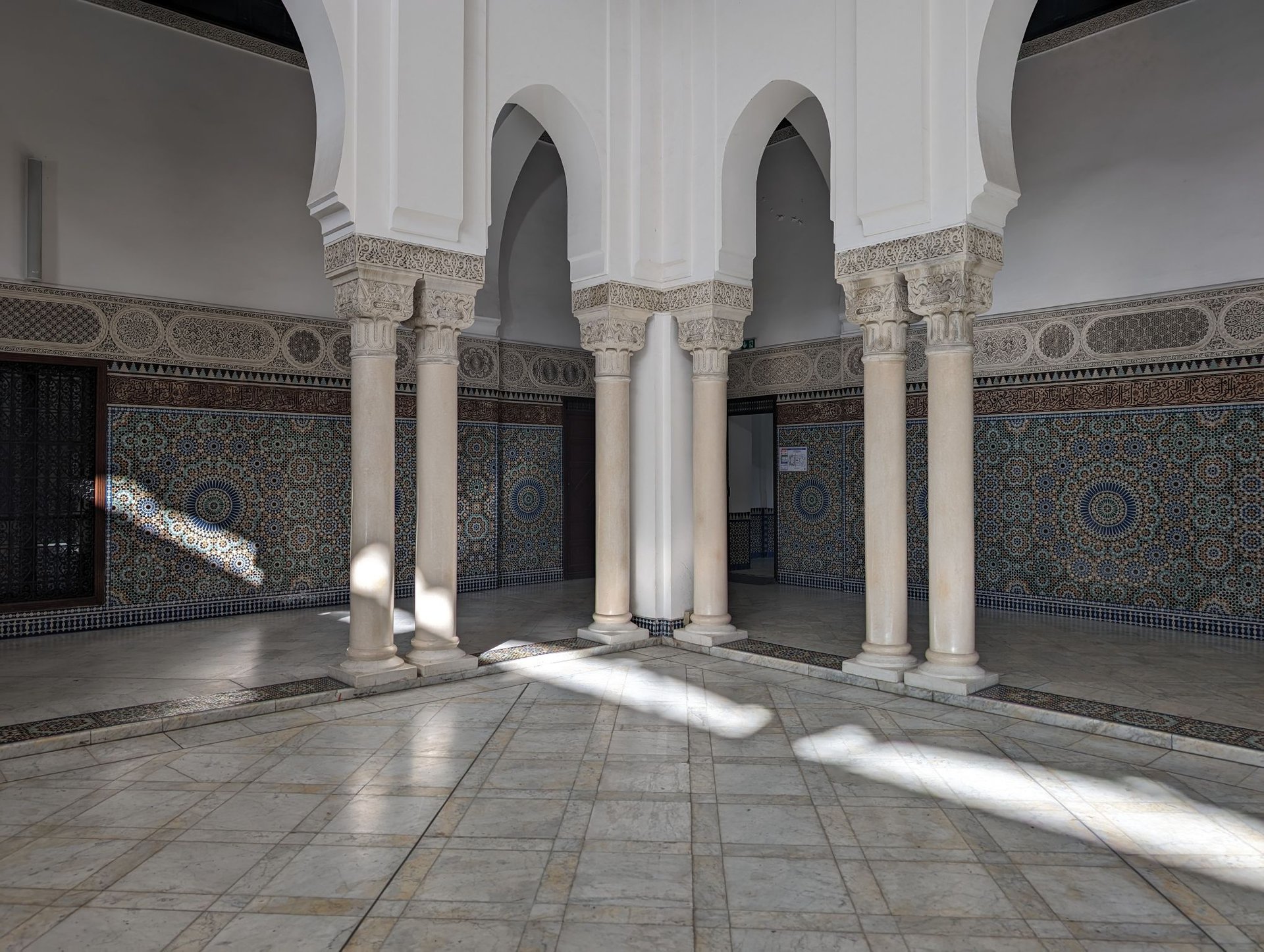 google pixel 8 pro camera sample mosque 1x 1