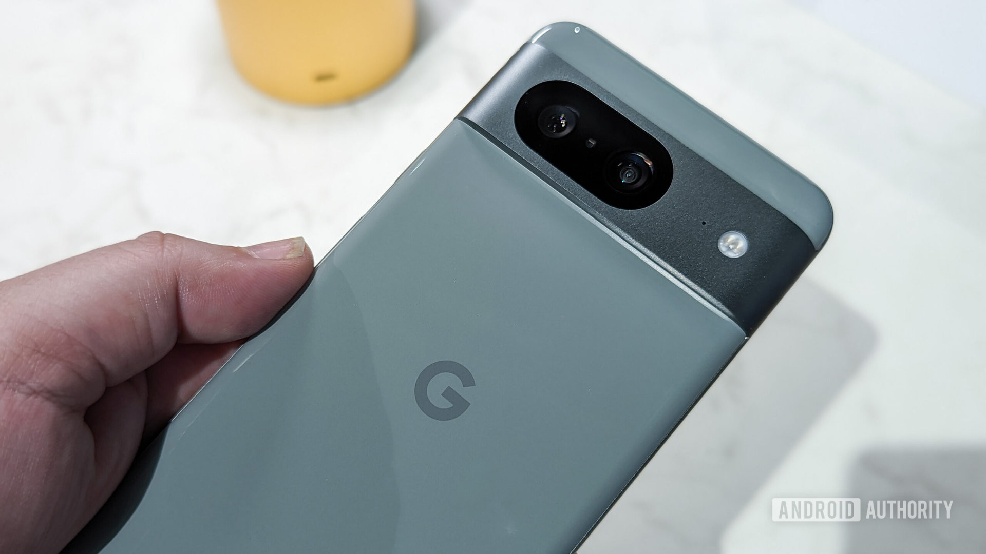 google pixel 8 parte trasera avellana 5