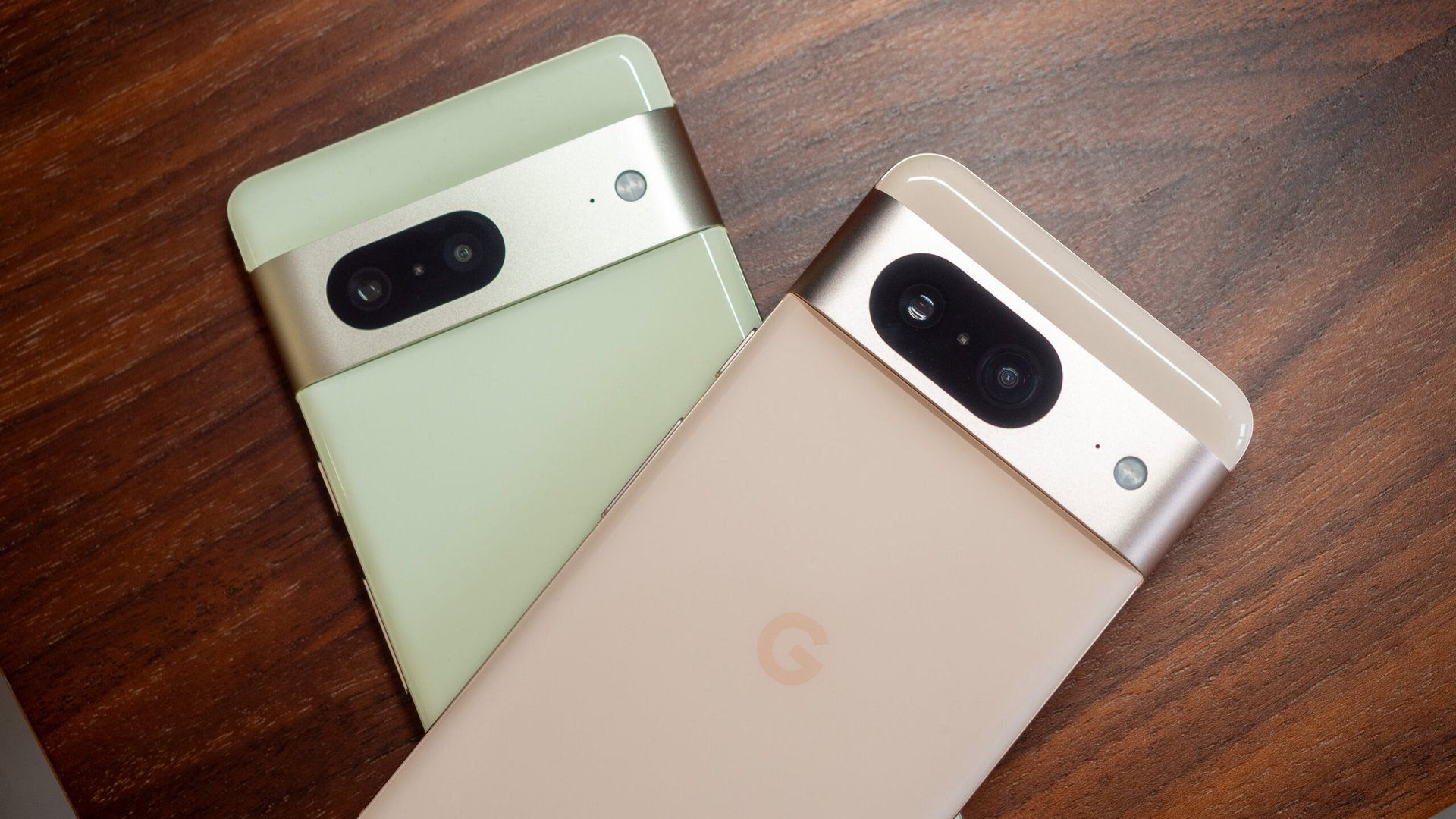 google pixel 8 rose vs pixel 7 lime rear 3